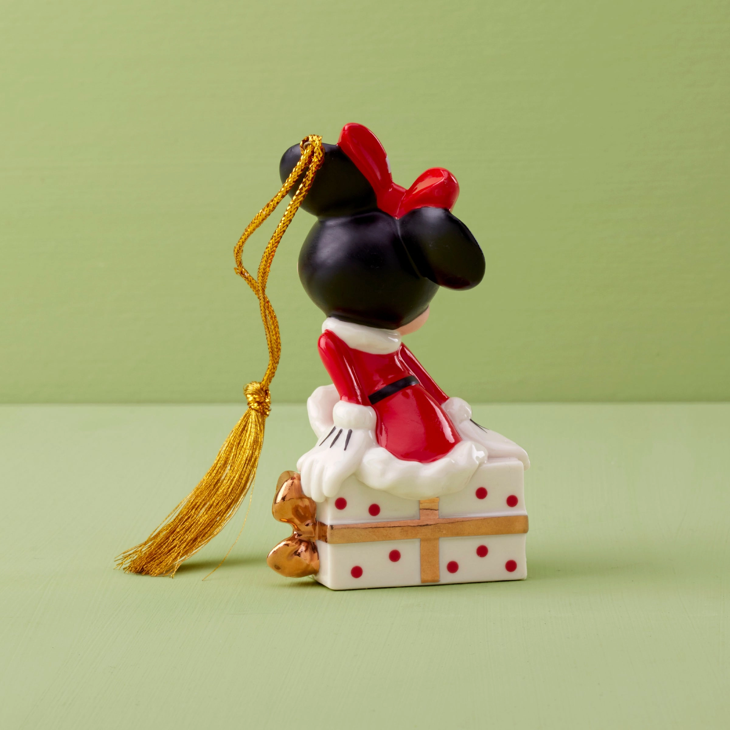 2024 Minnie Mouse with Gift Ornament