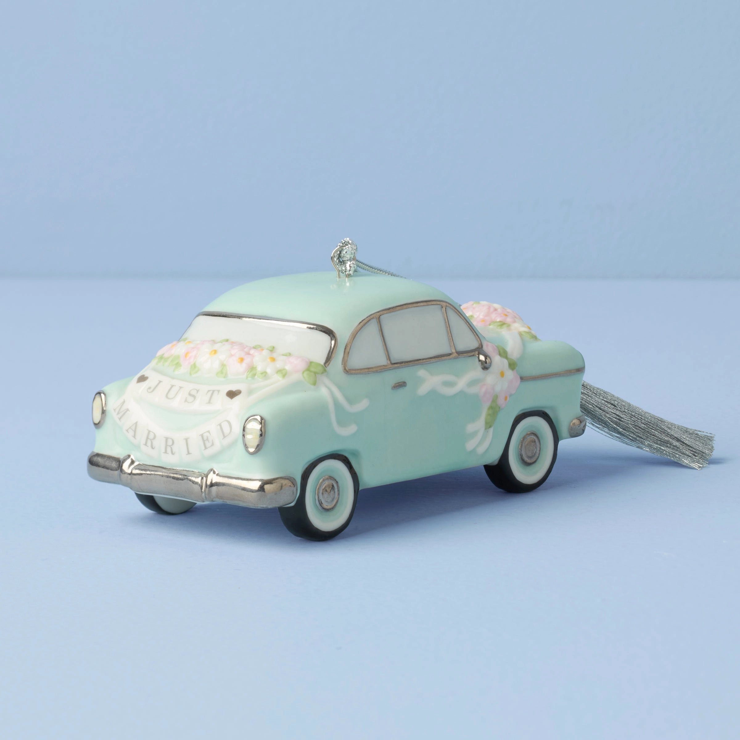 2025 Just Married Vintage Car Ornament