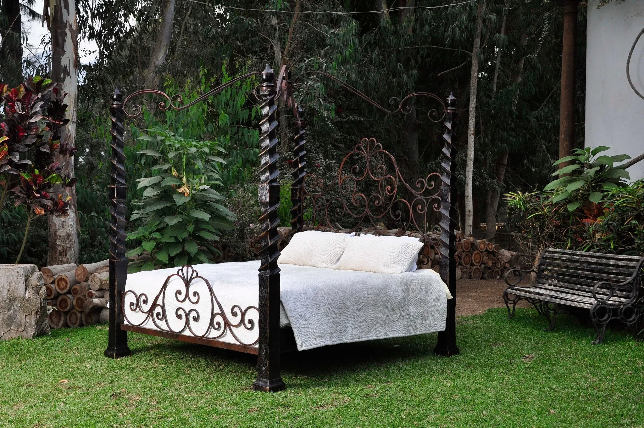 Ariela Grand Canopy Bed