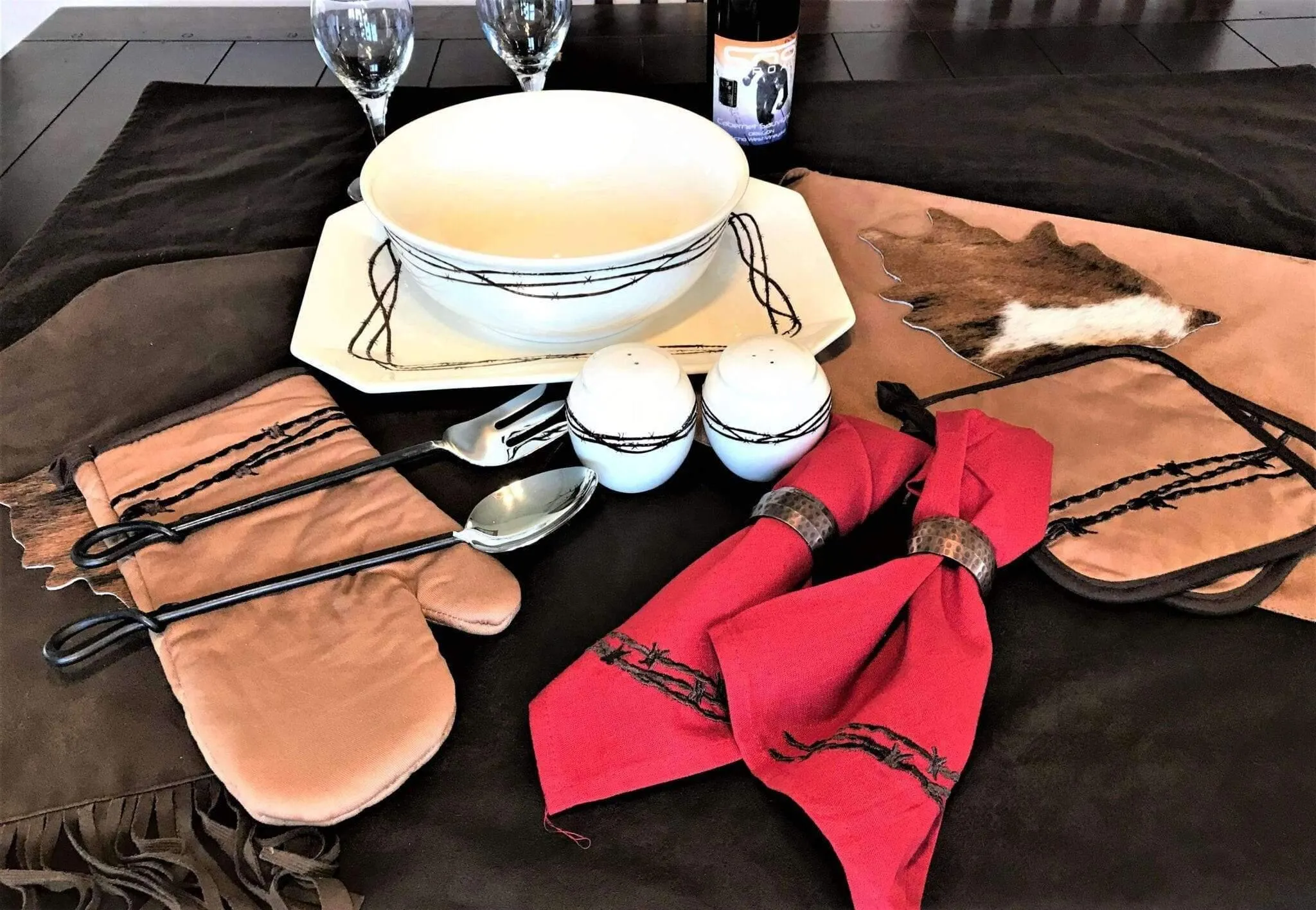 Barbed Wire Pot Holders & Oven Mitt