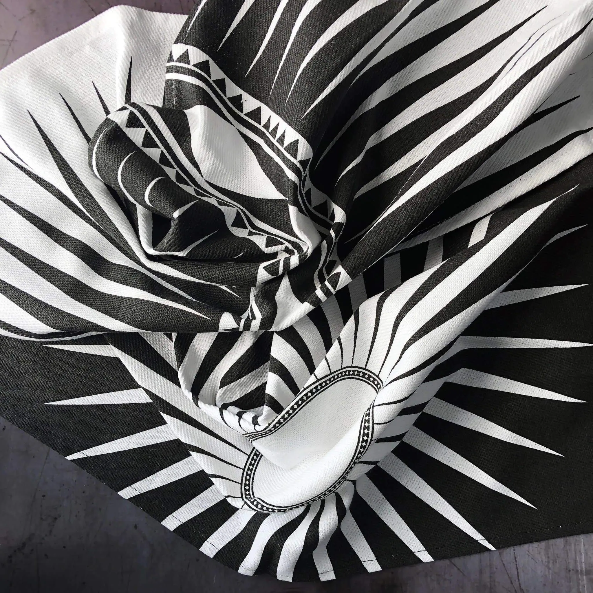 Black Burst Kitchen Towel Set