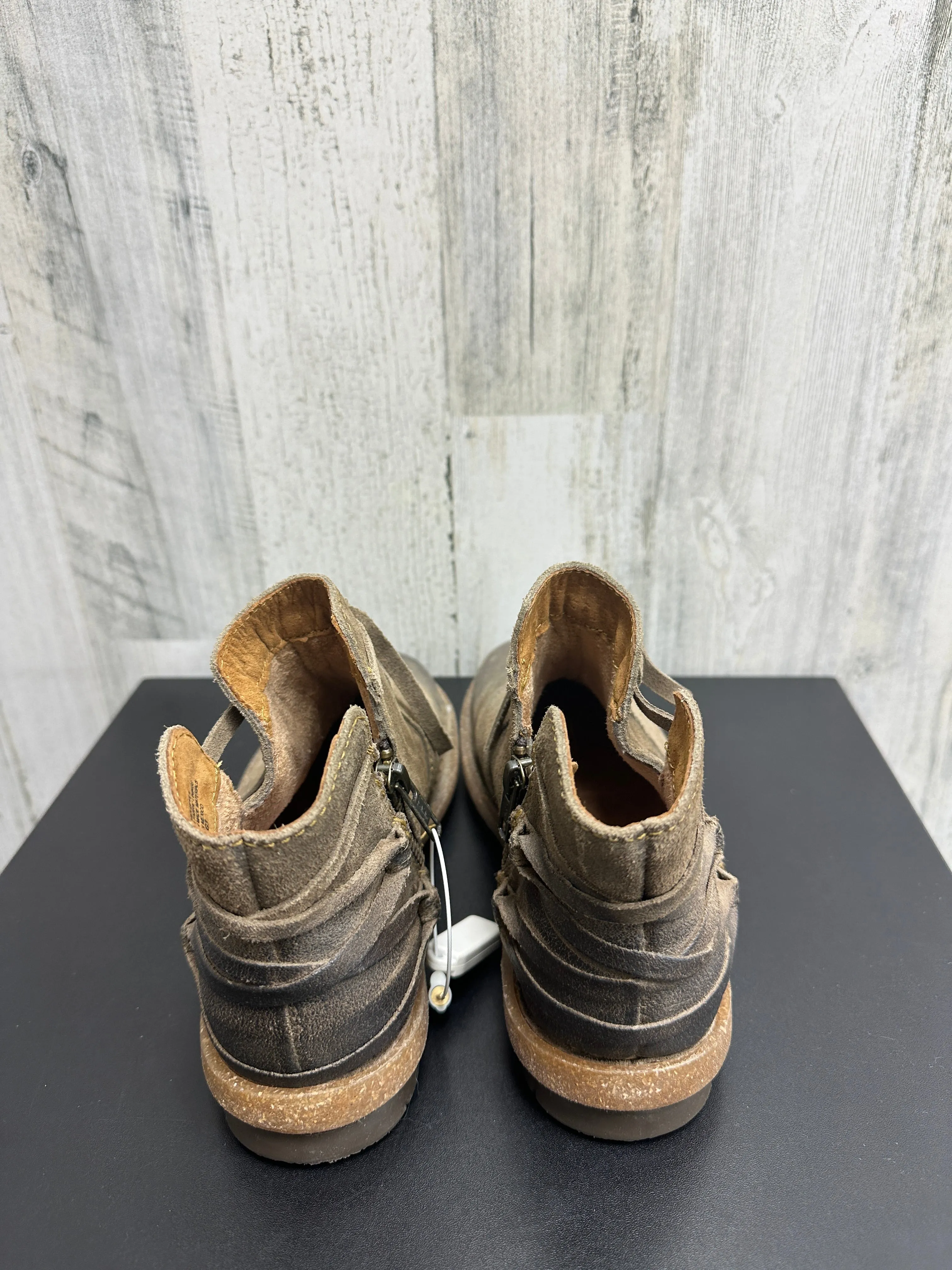 Boots Ankle Flats By Born  Size: 6 born
