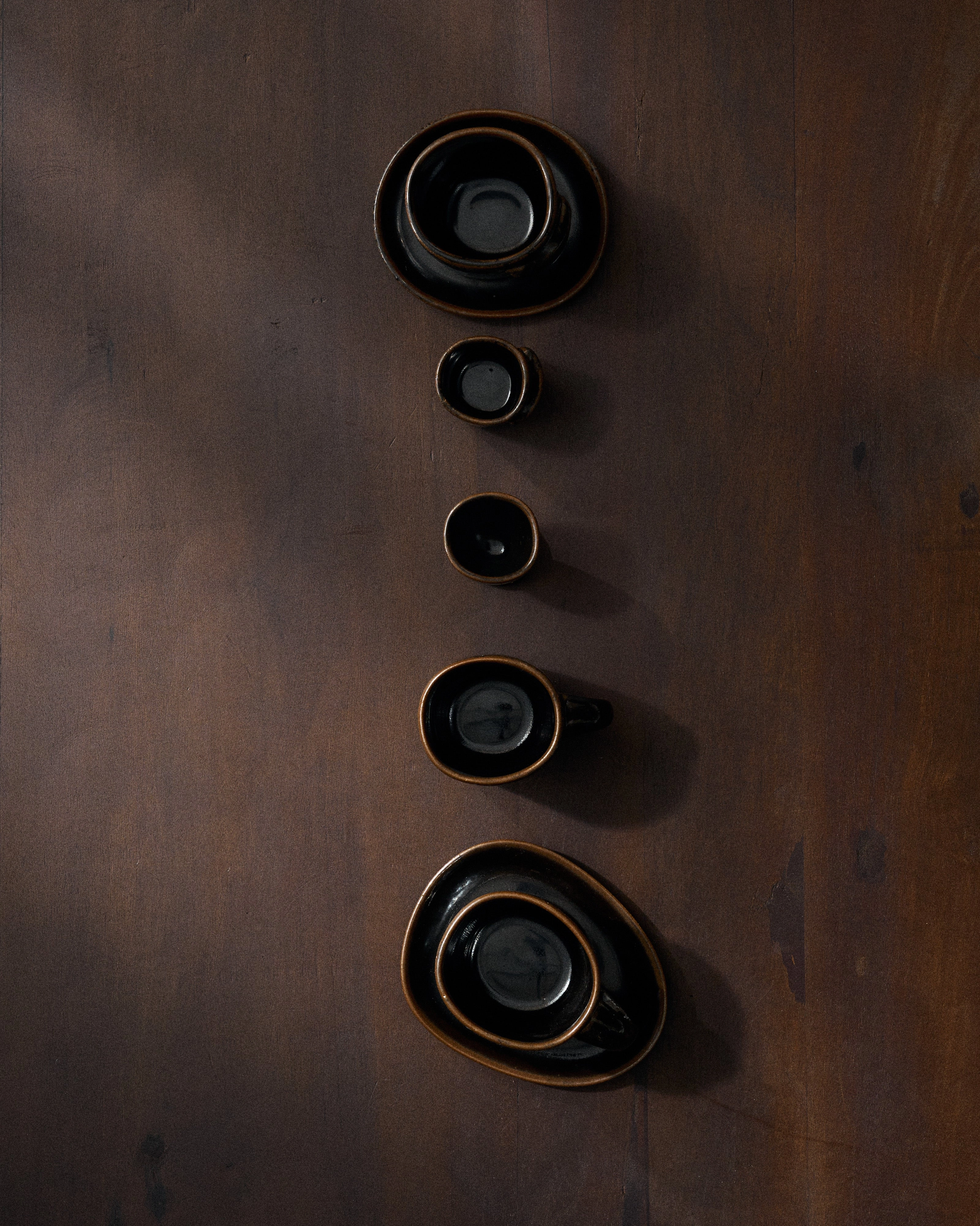 Bread plate dark brown Out of lines