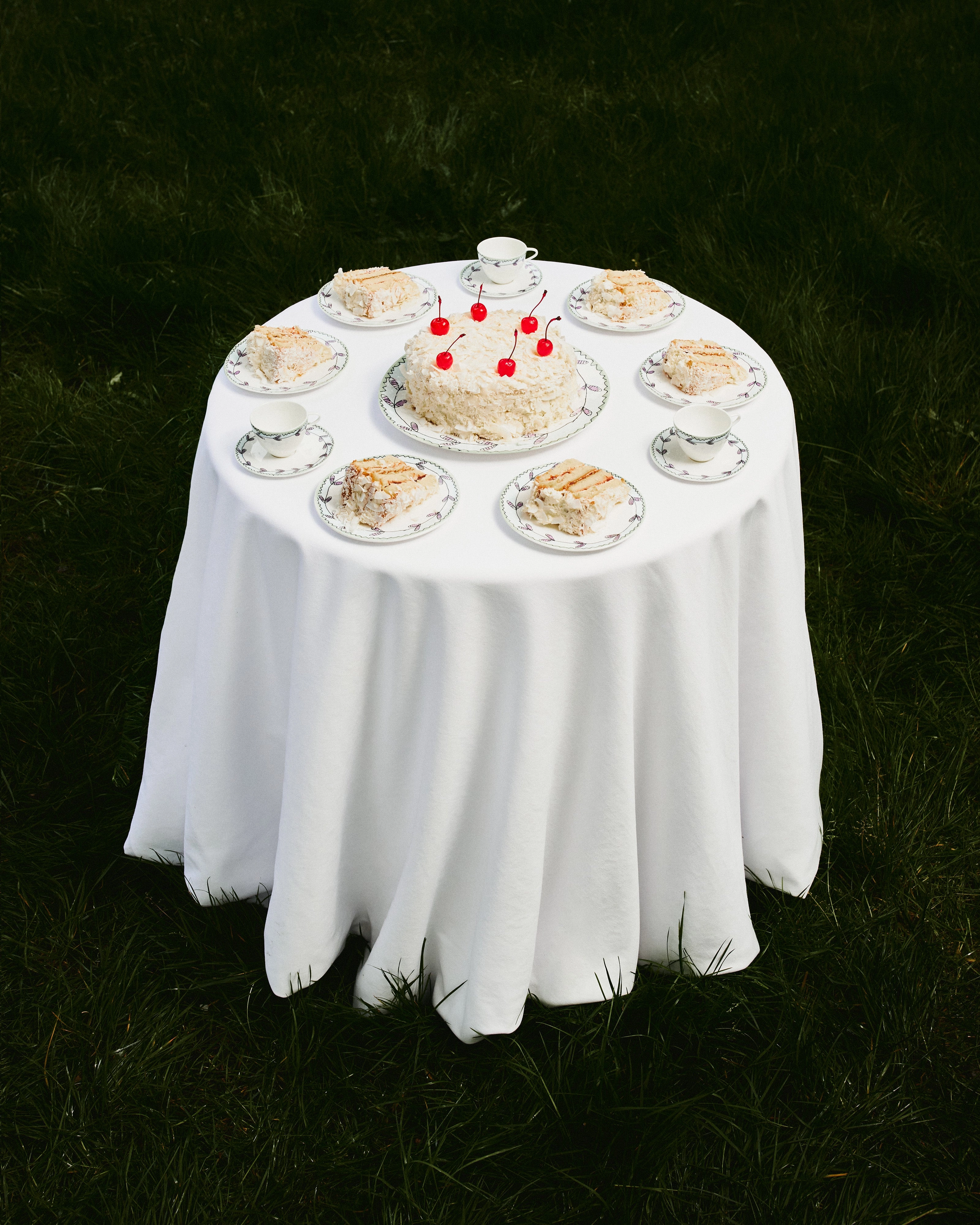 Breakfast plate Blossom milk Midnight Flowers