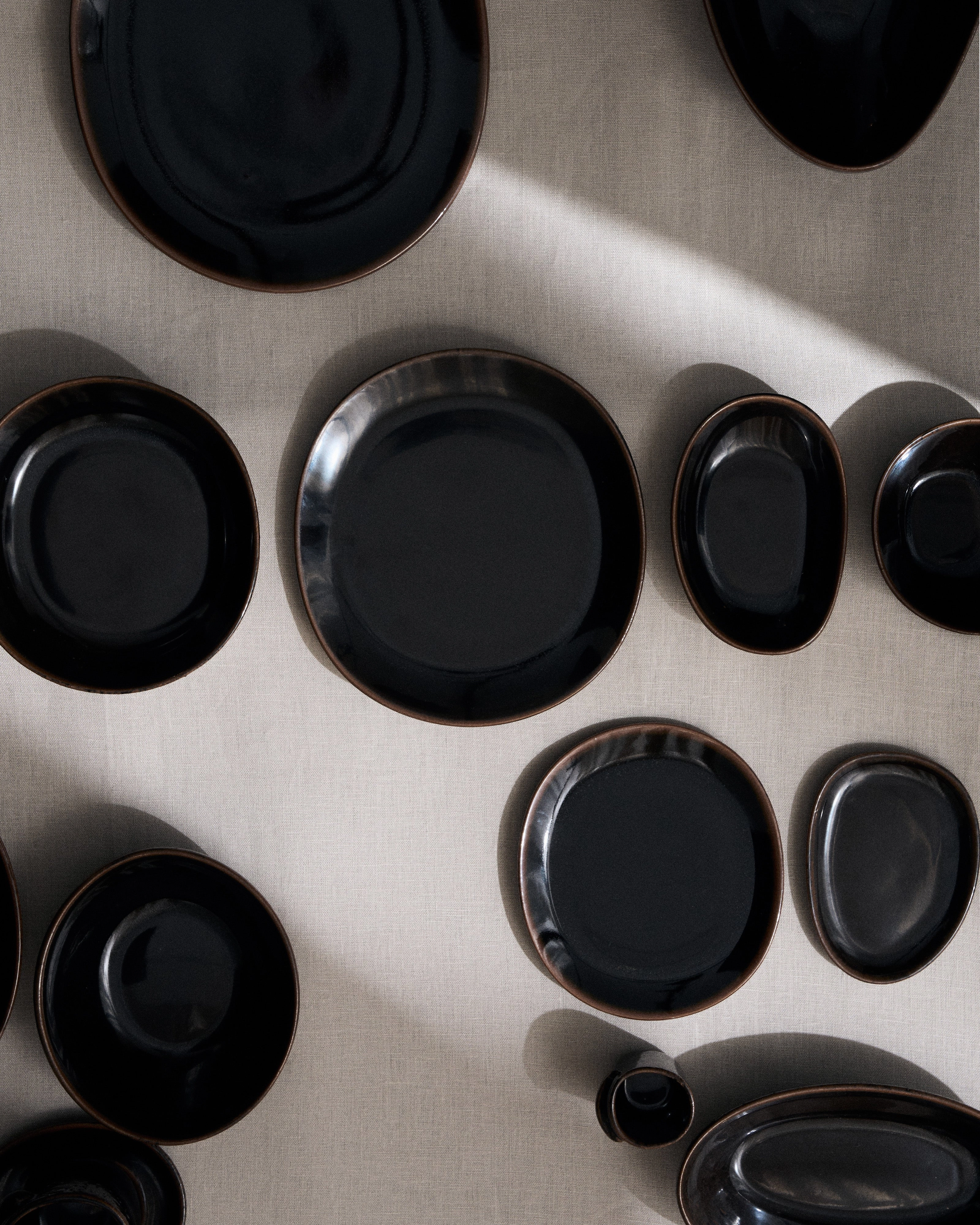 Breakfast plate dark brown Out of lines