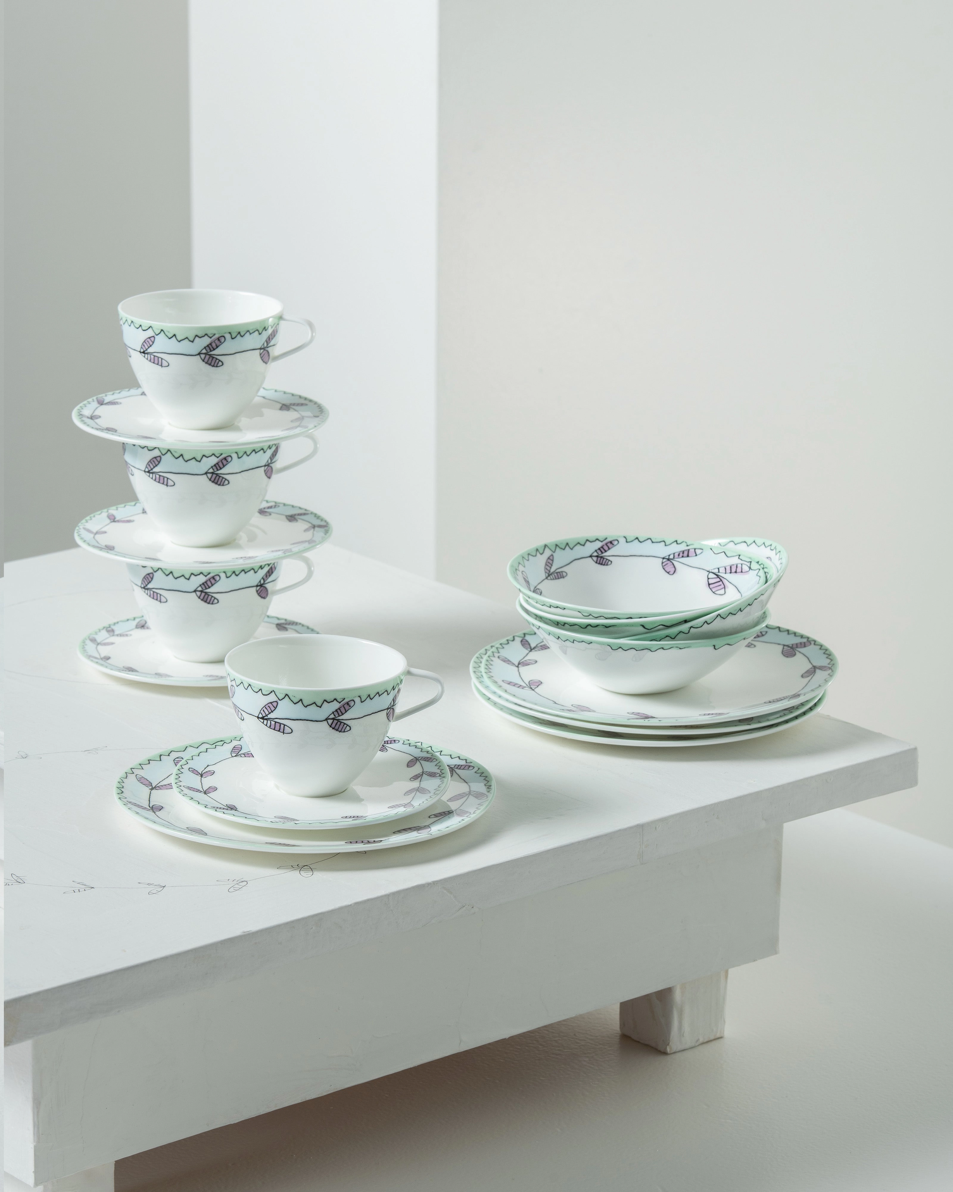 Breakfast set 16 pieces blossom milk midnight flowers