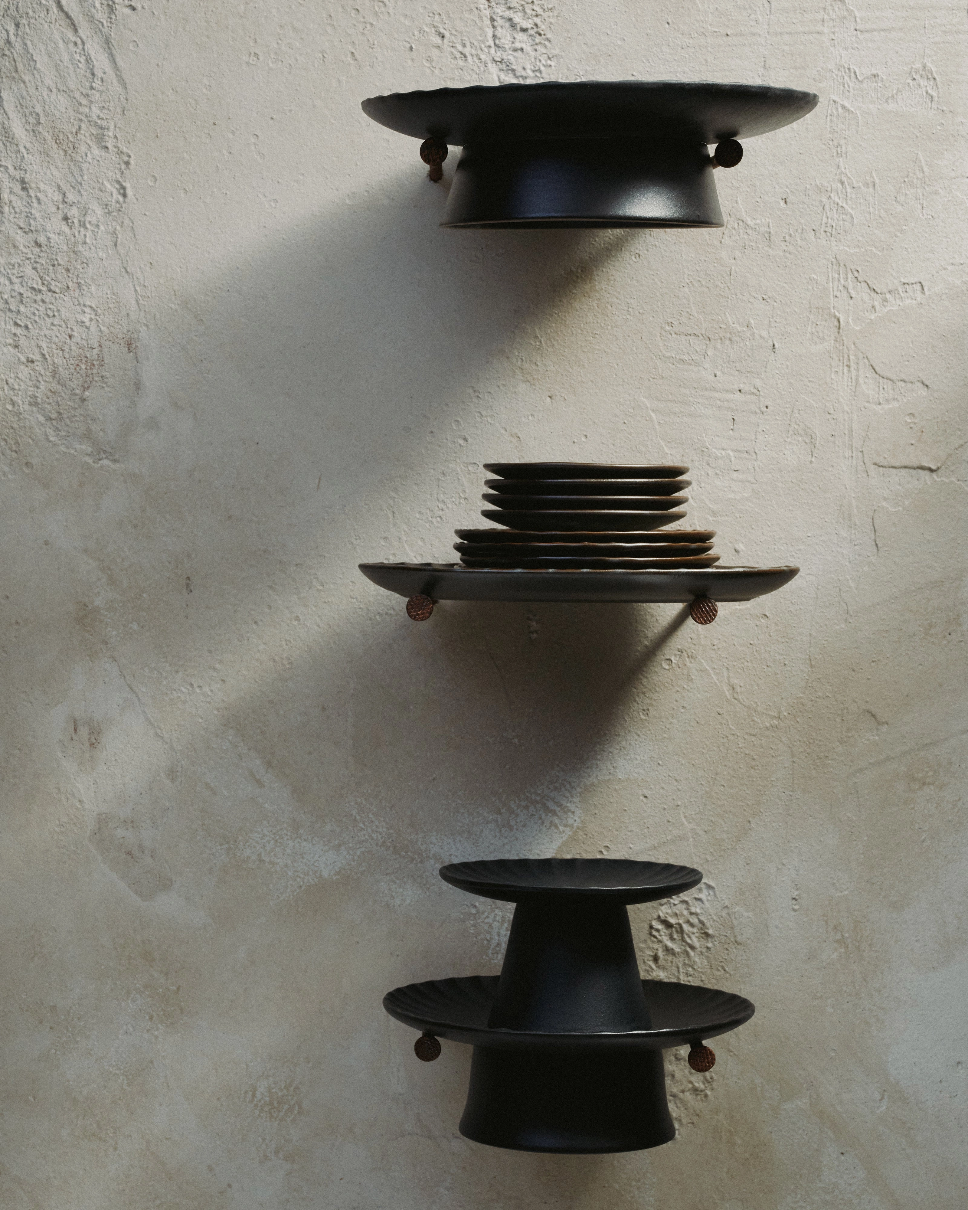 Cake stand M black Inku