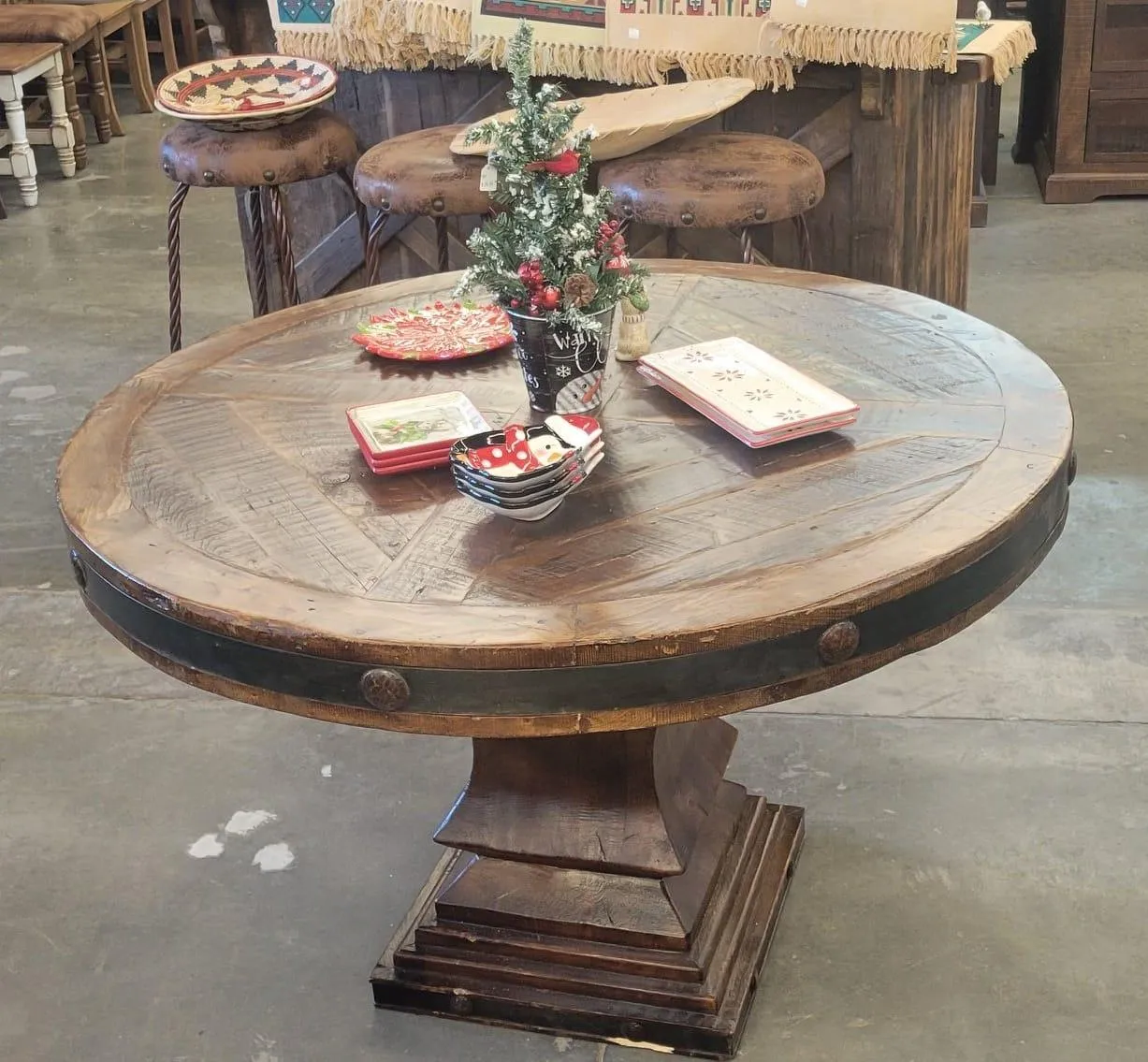 Chihuahua Pine Round Rustic Dining Table