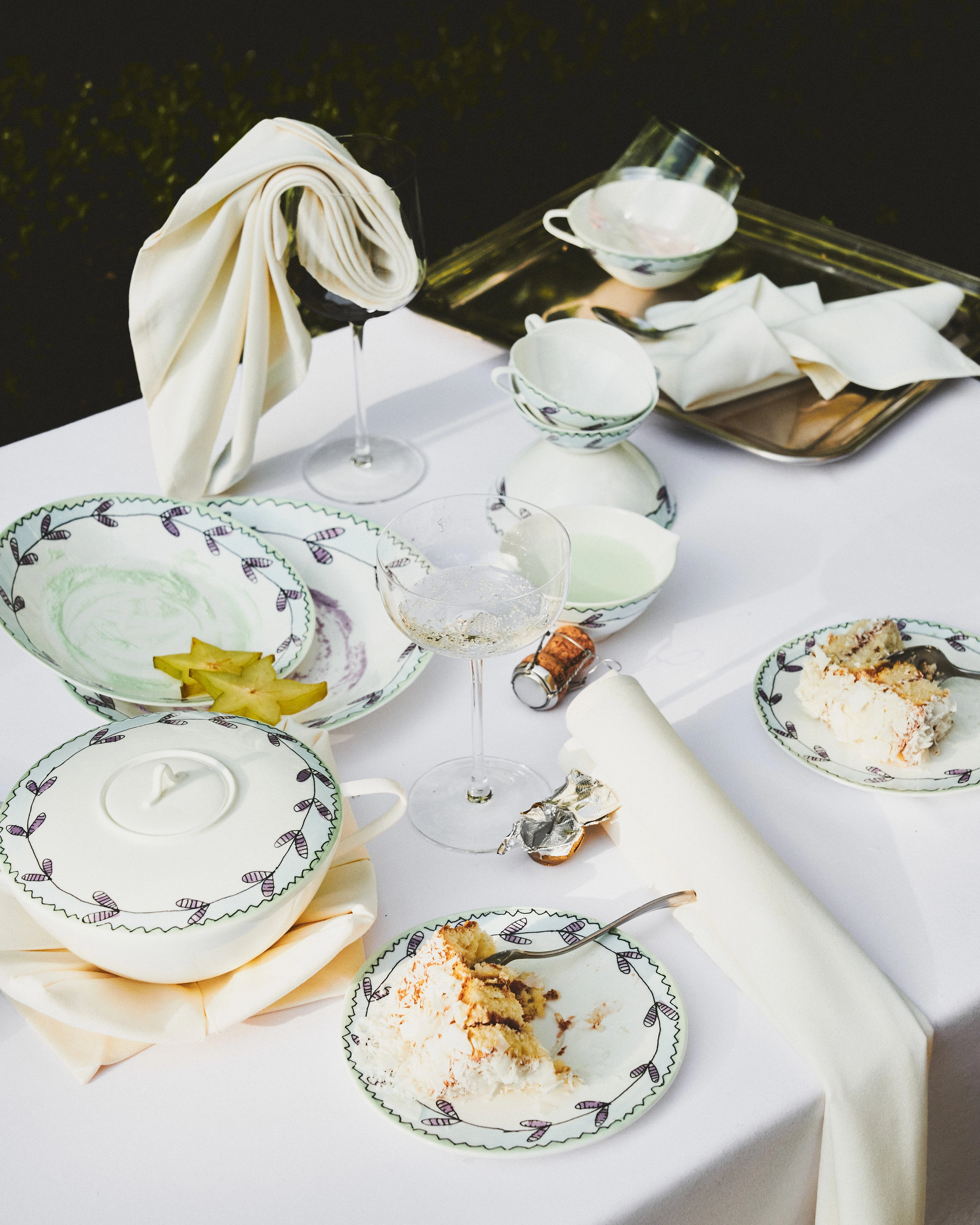 Coffee cup high with saucer Blossom milk Midnight Flowers