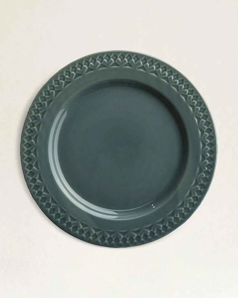 Debossed Salad Plates toilet seat cover, slow close seat