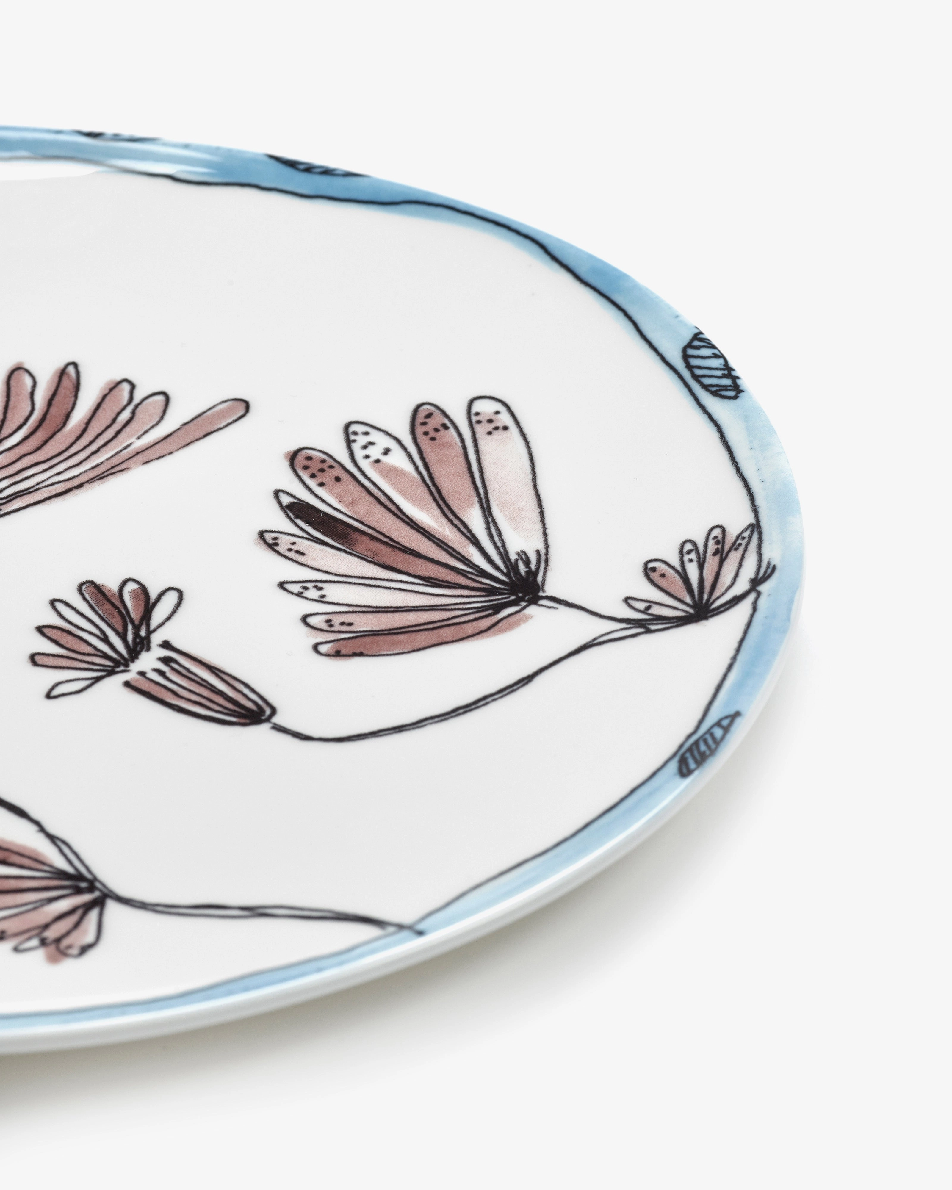 Dinner plate Camelia aubergine Midnight Flowers