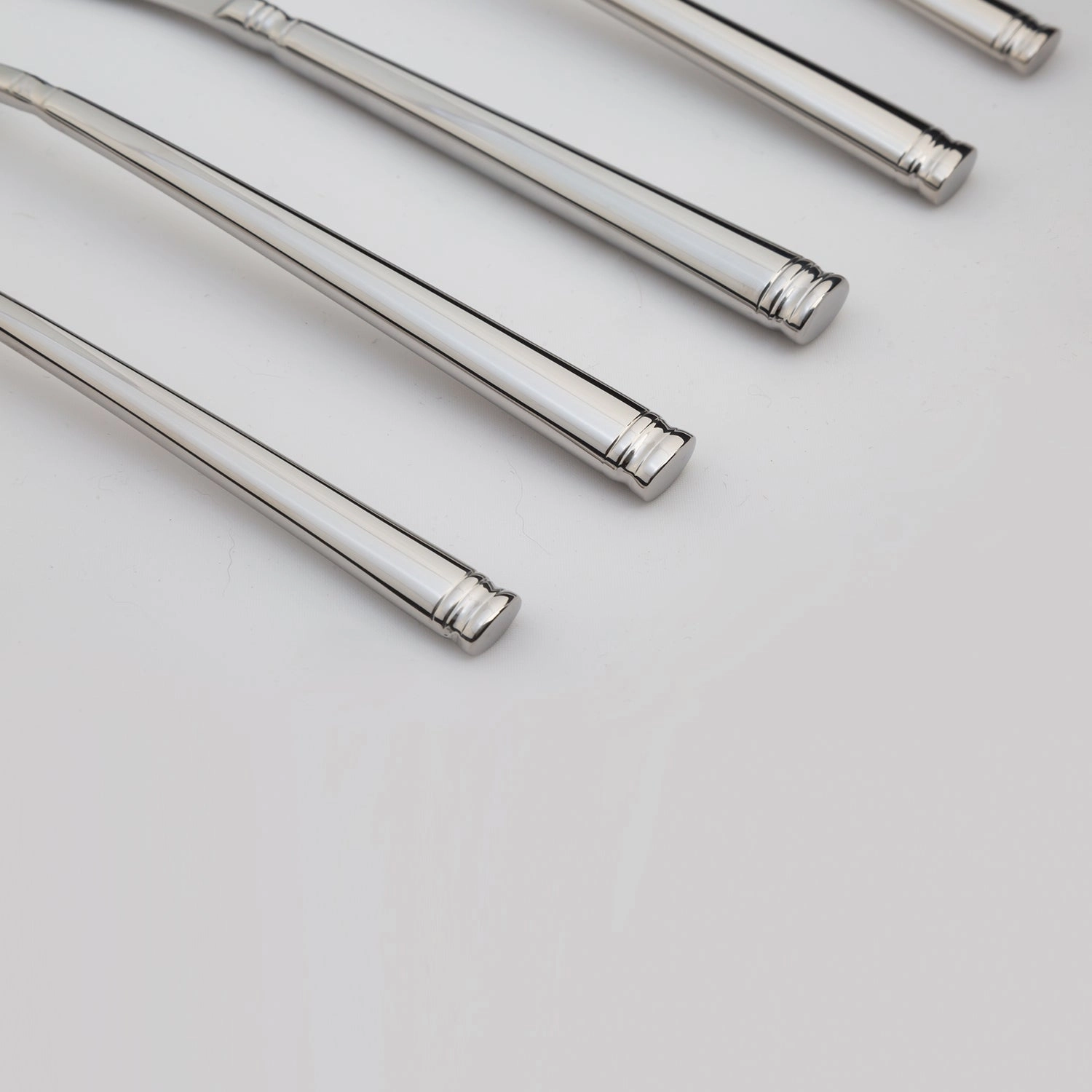 Emmy Mirror 20 Piece Flatware Set