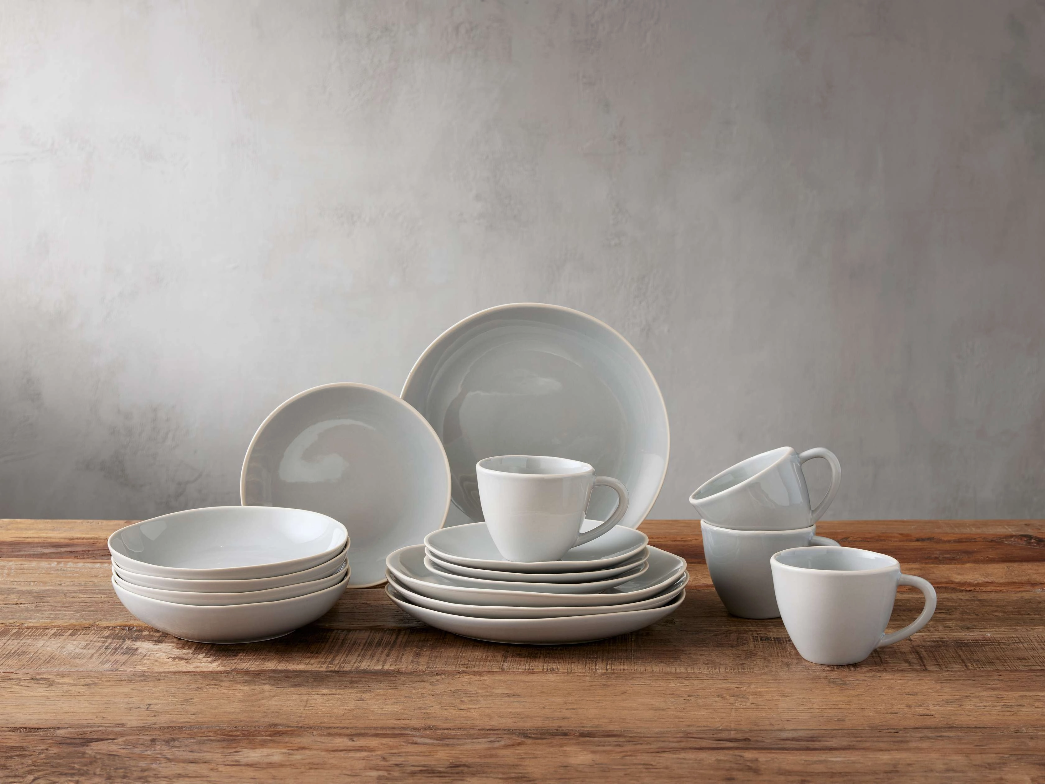 Evora Dinnerware with Pasta Bowls (Set of 16)