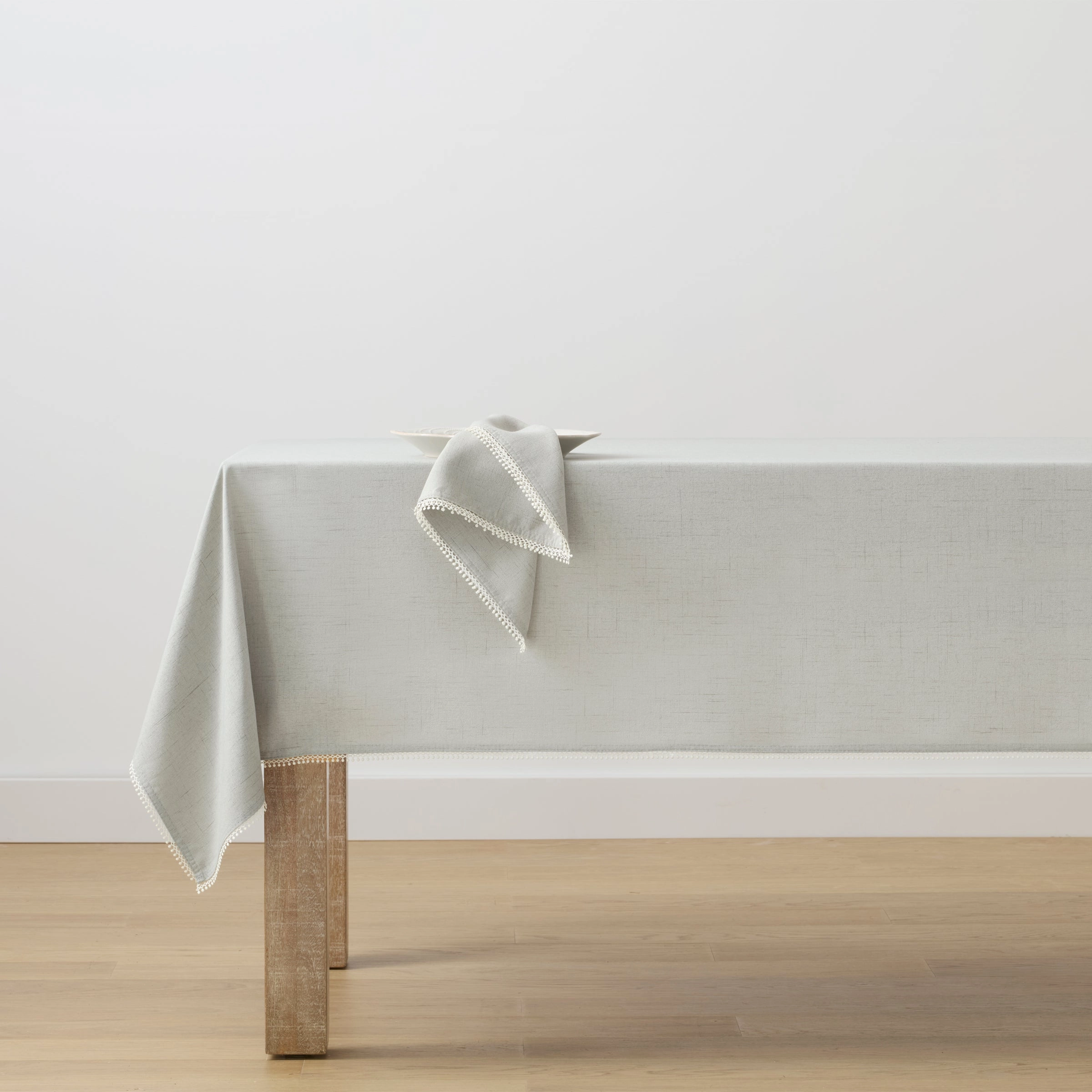 French Perle Dove Grey 60X84 Tablecloth