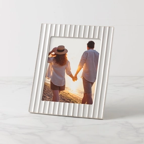 French Perle Scallop 8" x 10" Frame