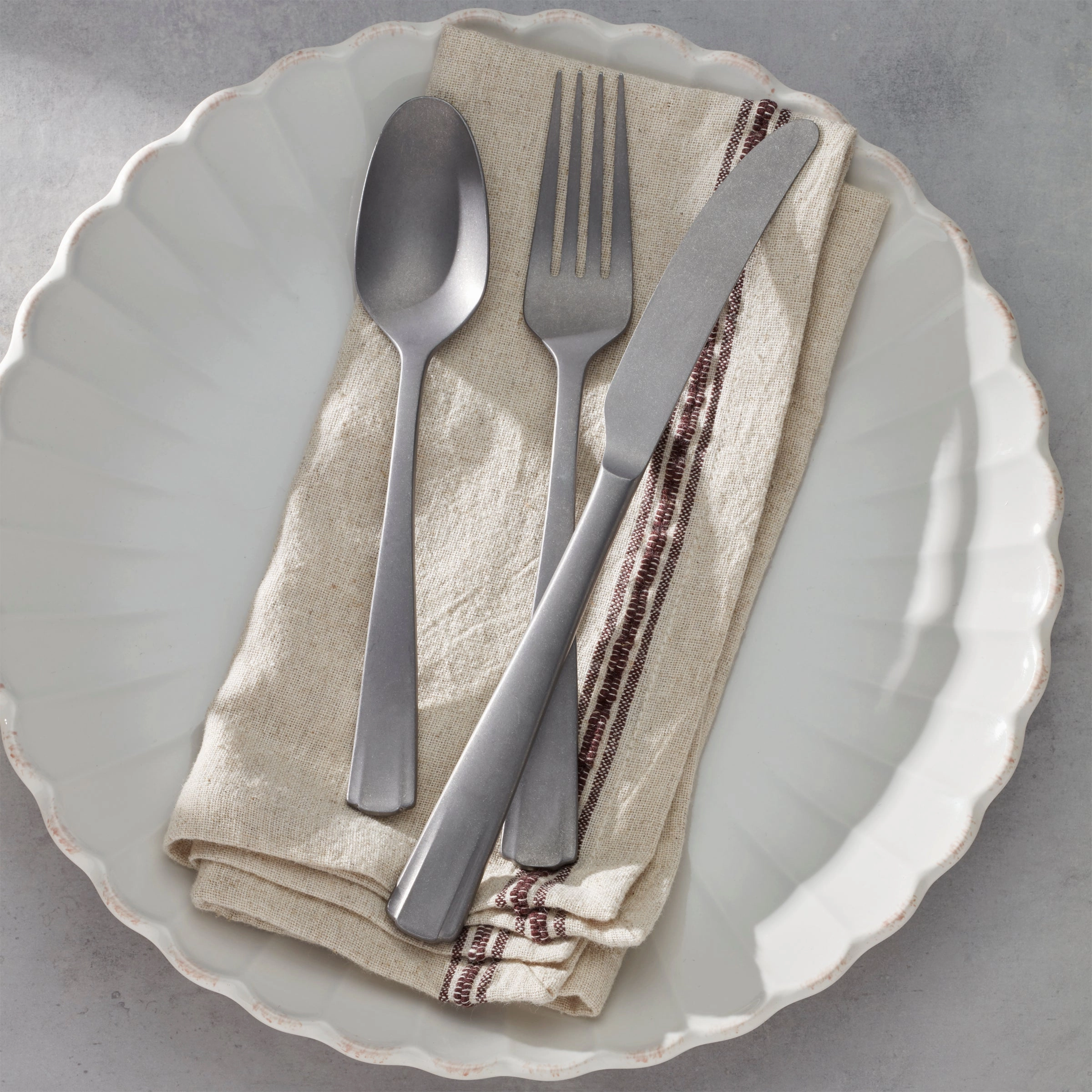 French Perle Scallop Vintage 65 Piece Flatware Set