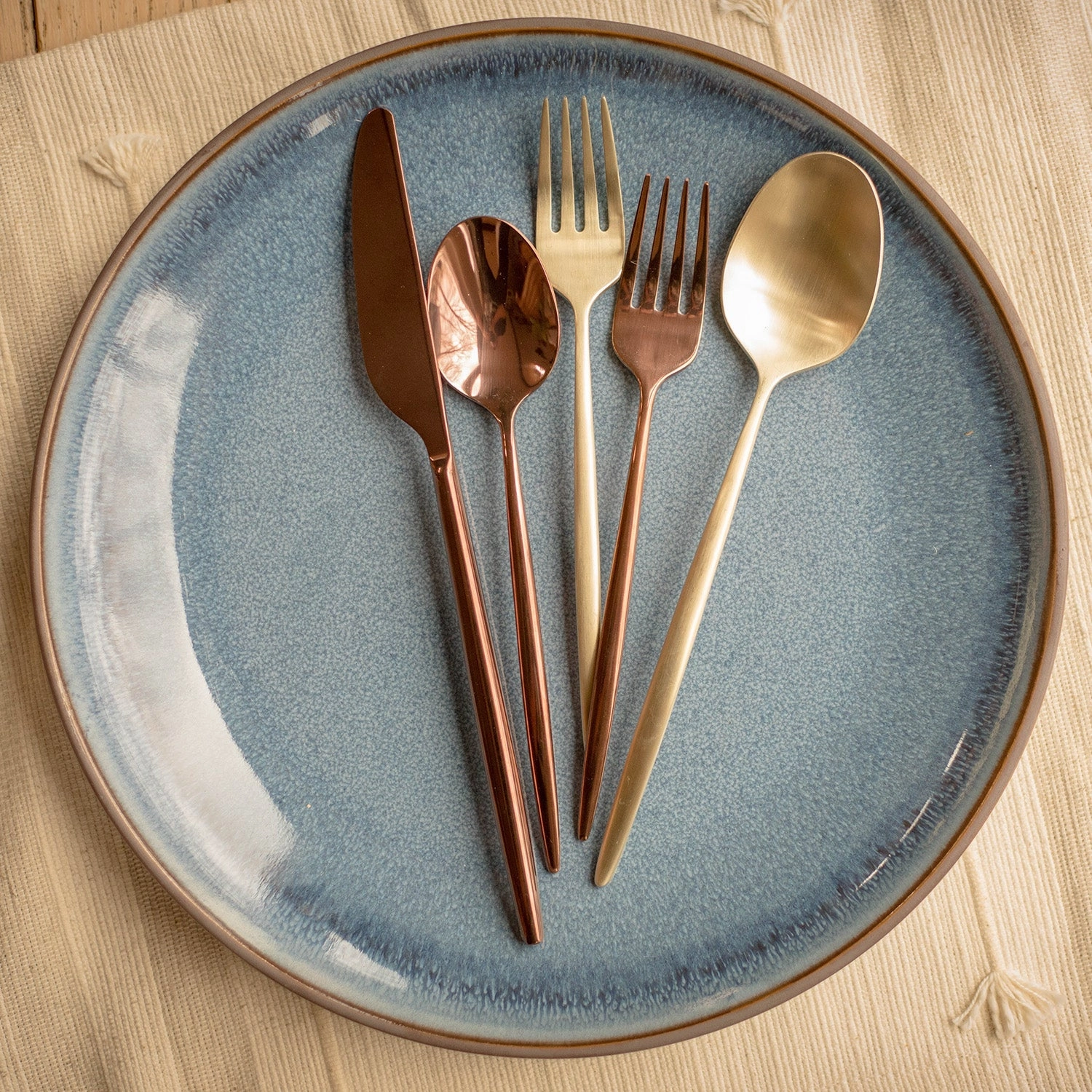 Gaze Copper Mirror 20 Piece Flatware Set
