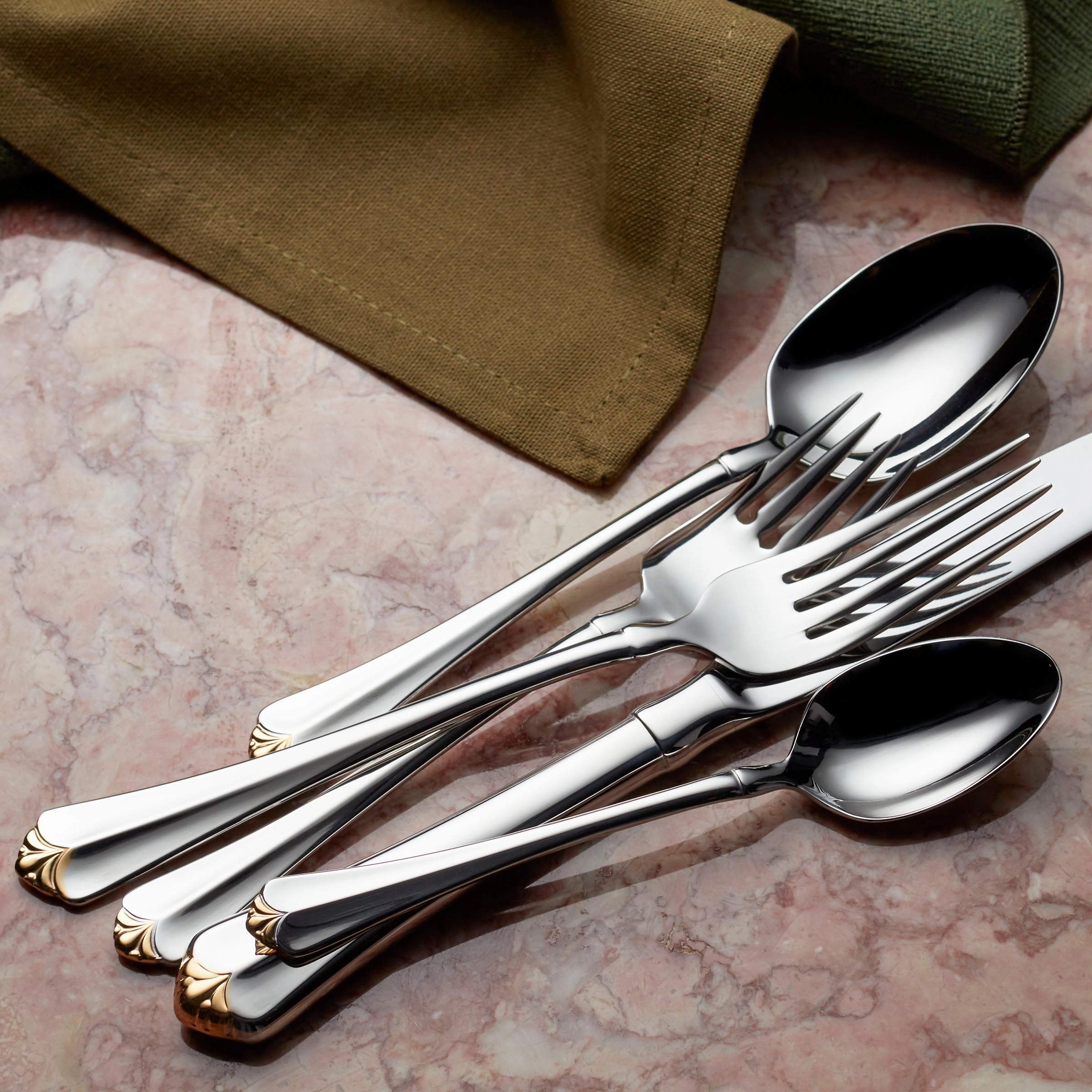 Golden Juilliard 20 Piece Flatware Set