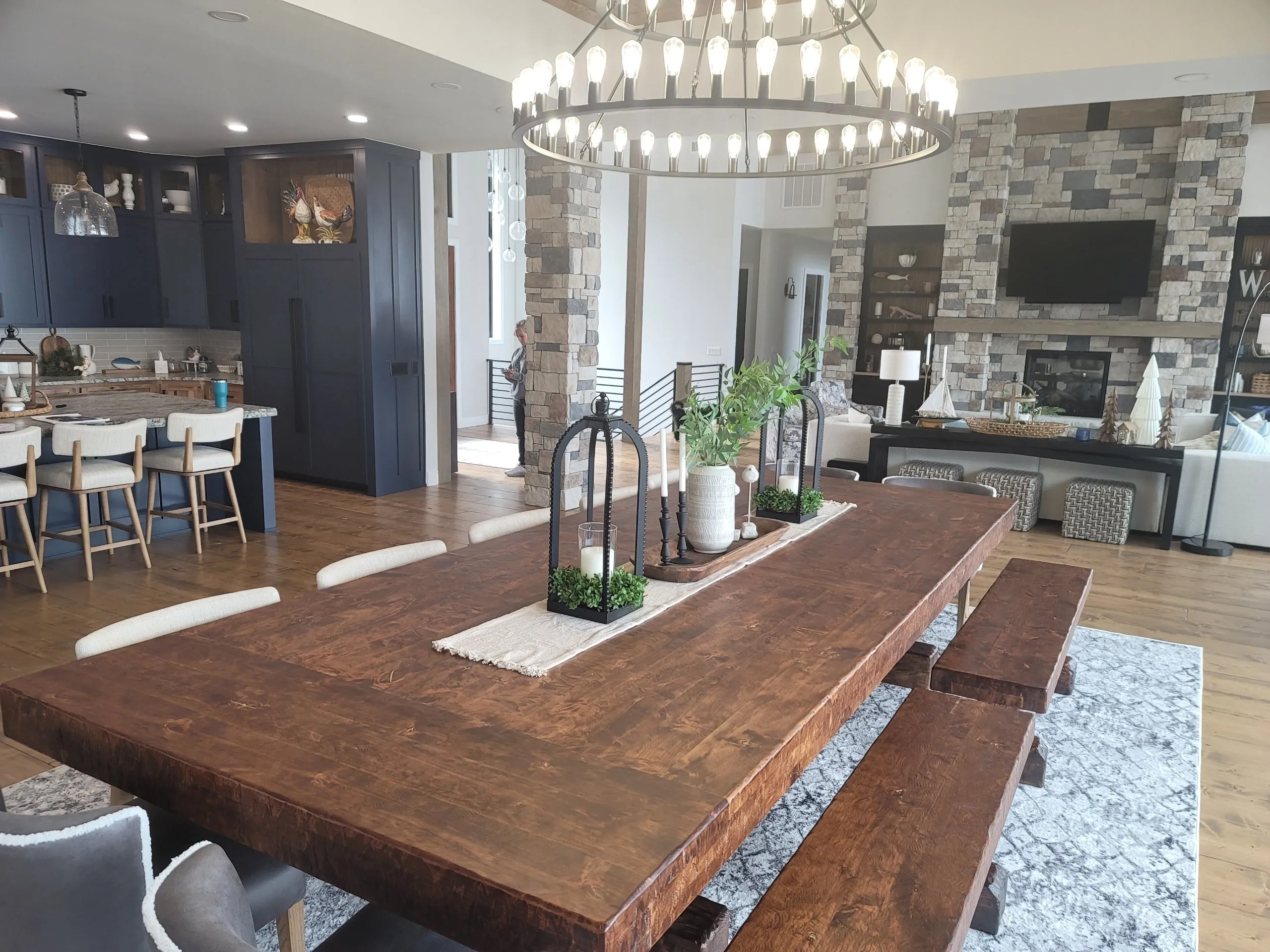 Knotty Alder Wood Rustic Dining Tables