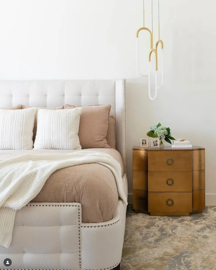 Luxury Hyatt Tufted Leather Bed
