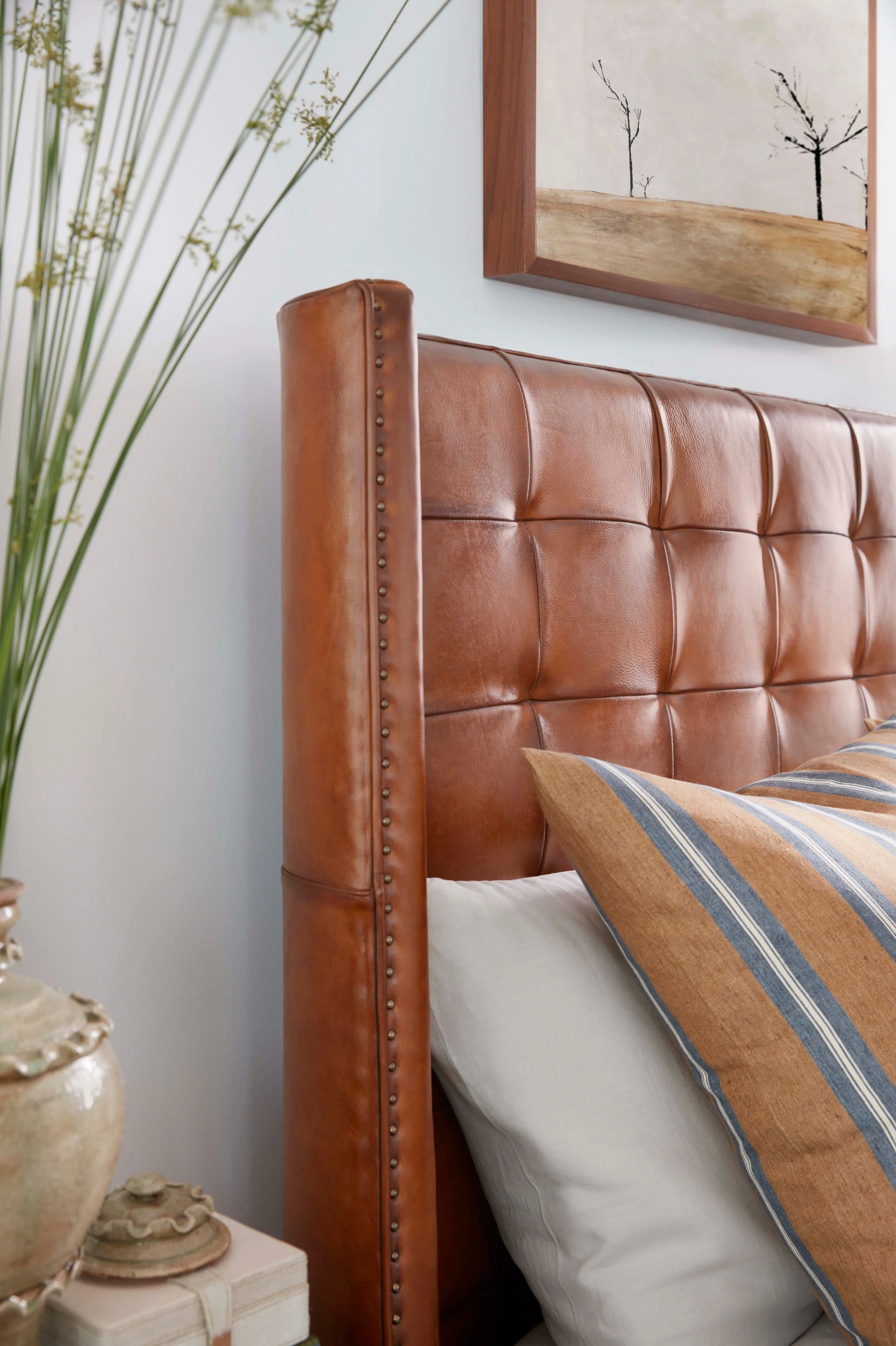 Luxury Hyatt Tufted Leather Bed