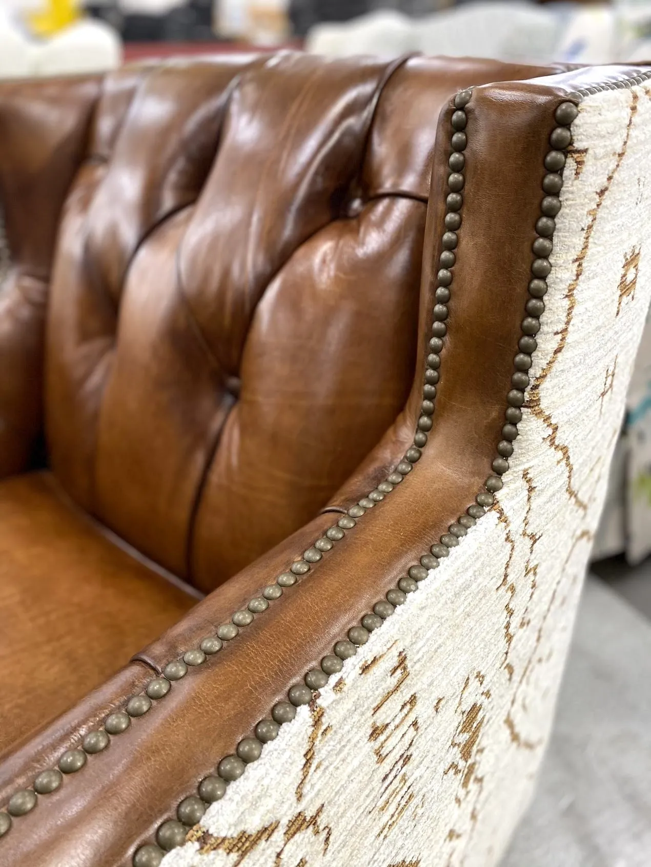 Mesa Tufted Swivel Chair