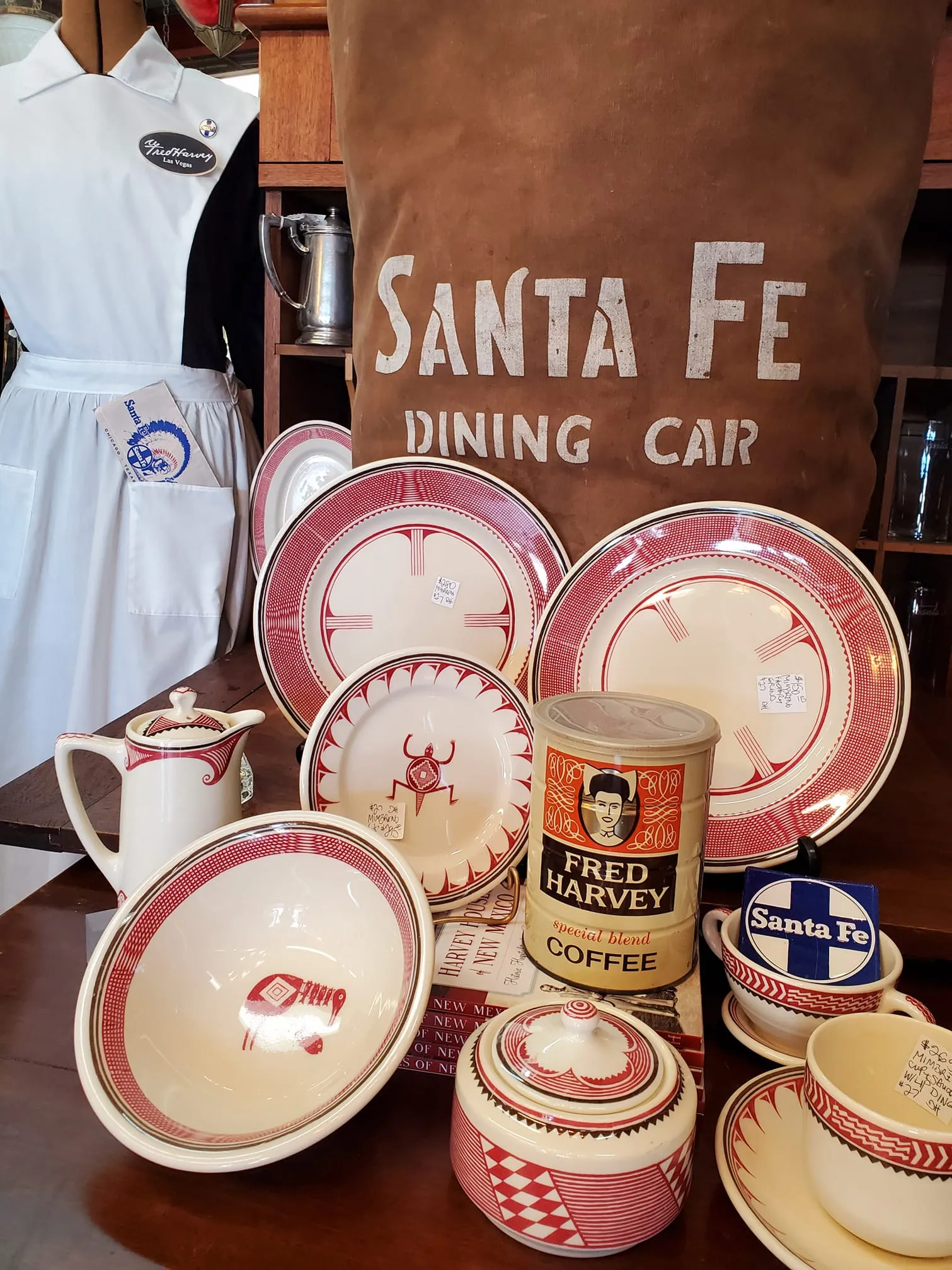 Mimbreo Dinnerware - White & Maroon