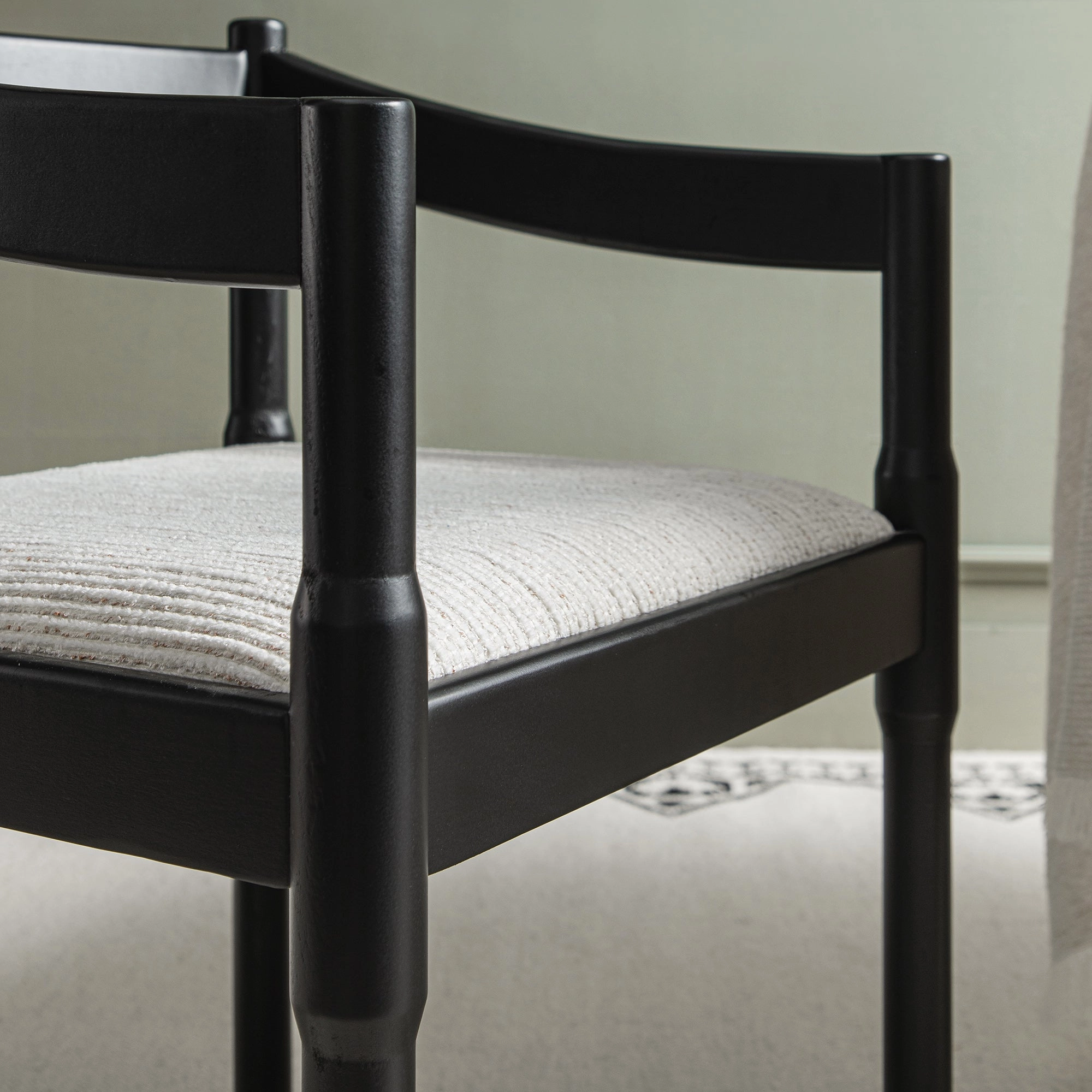 Minley 2-in-1 Carver Chair, Black Matte