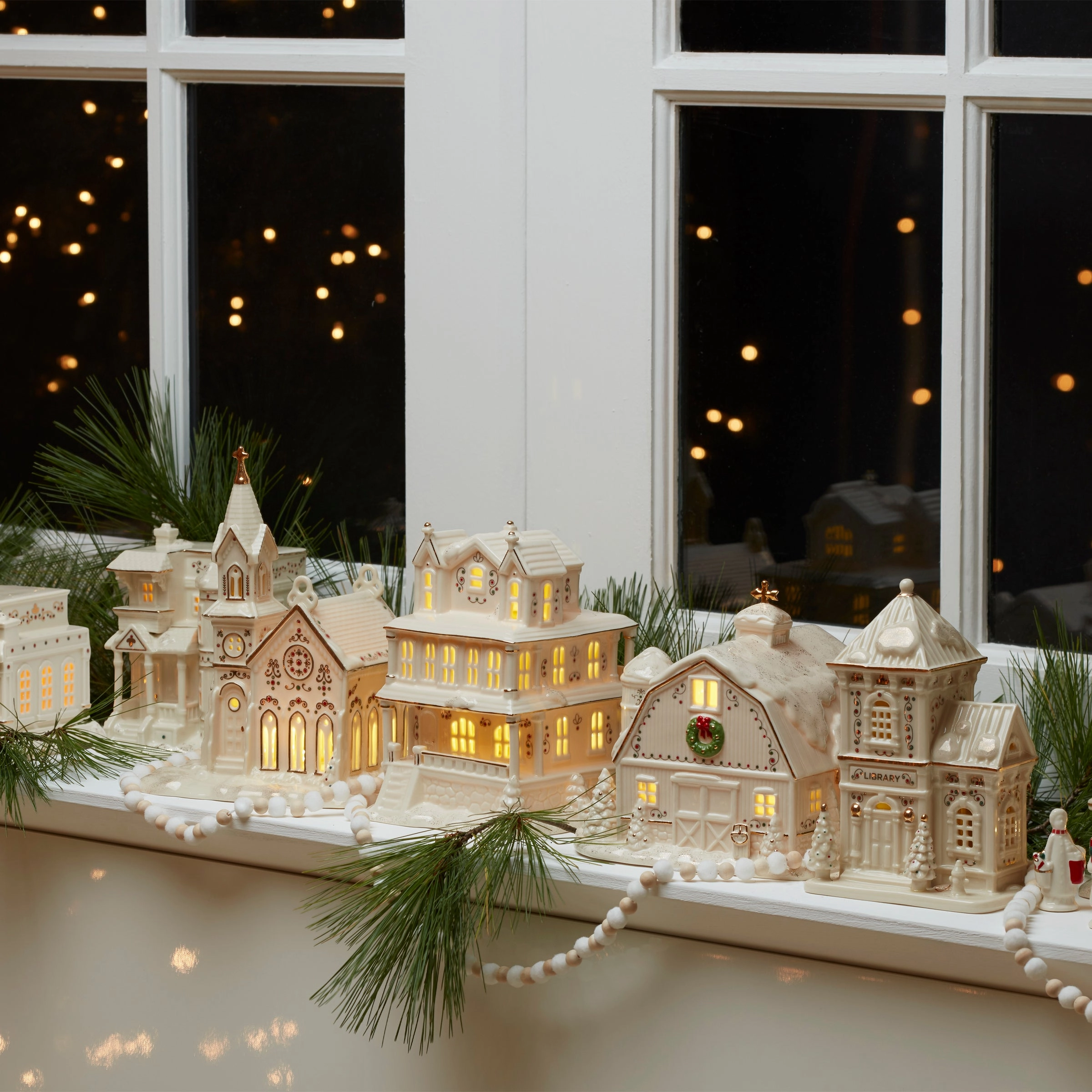 Mistletoe Park Lit Barn Figurine