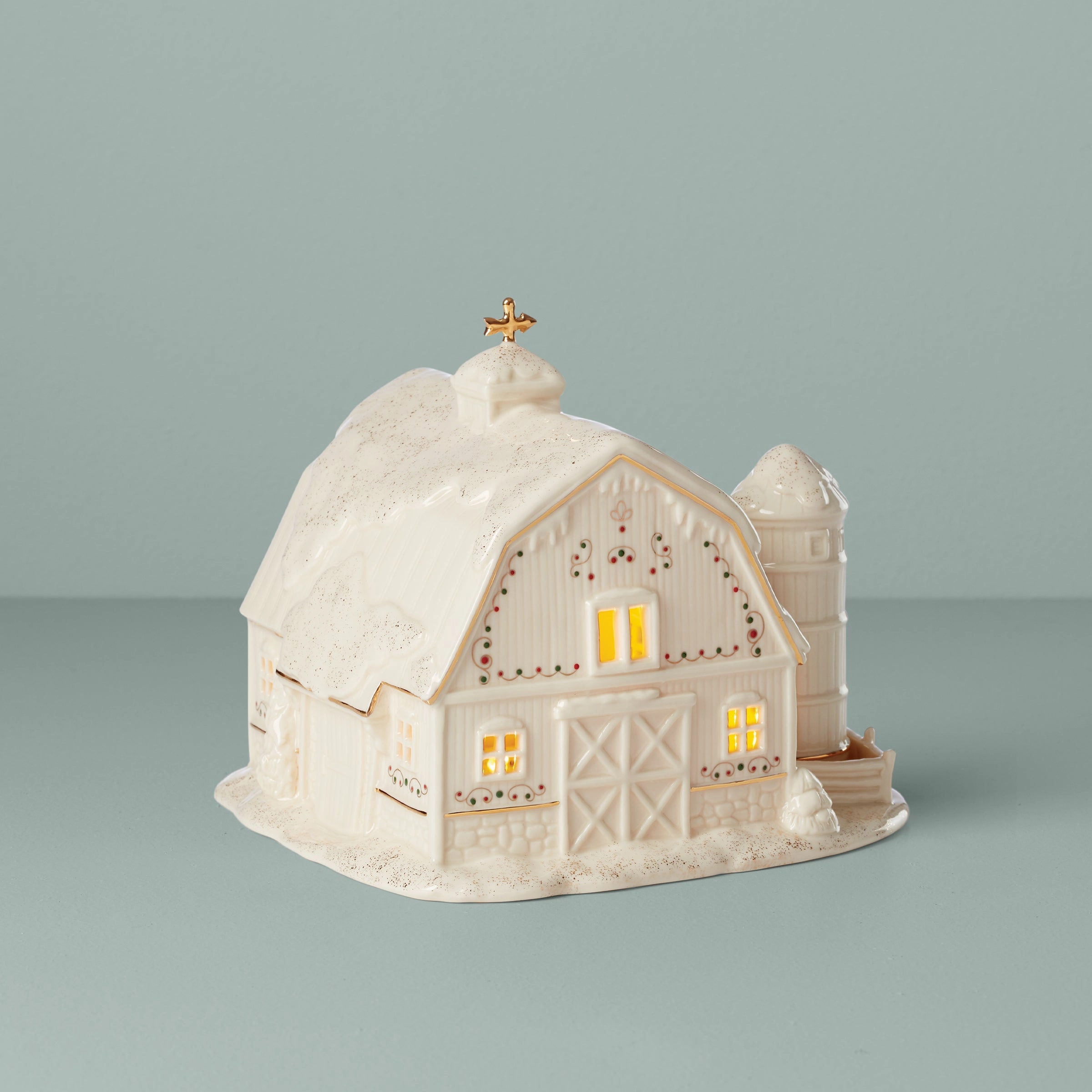 Mistletoe Park Lit Barn Figurine