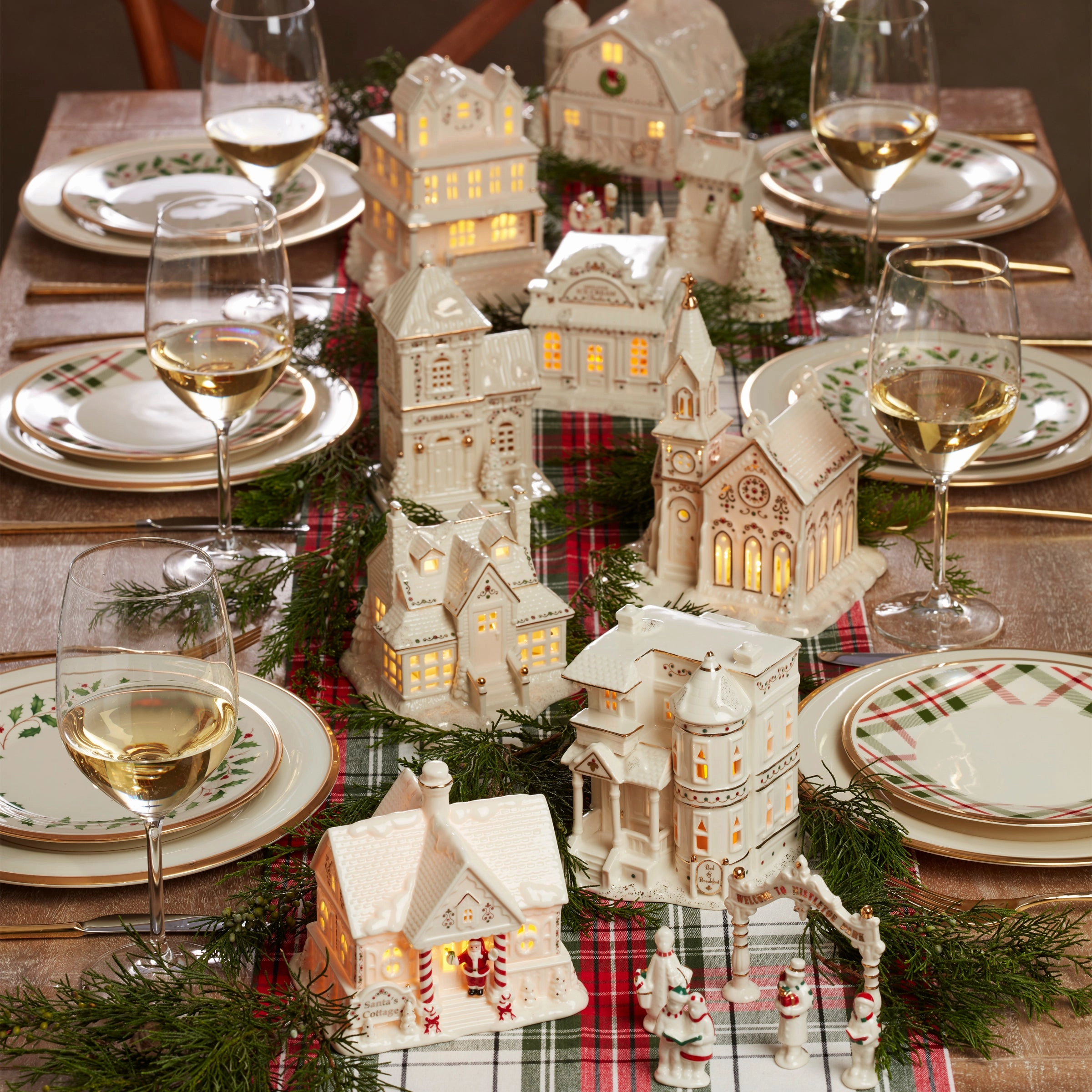 Mistletoe Park Lit Barn Figurine