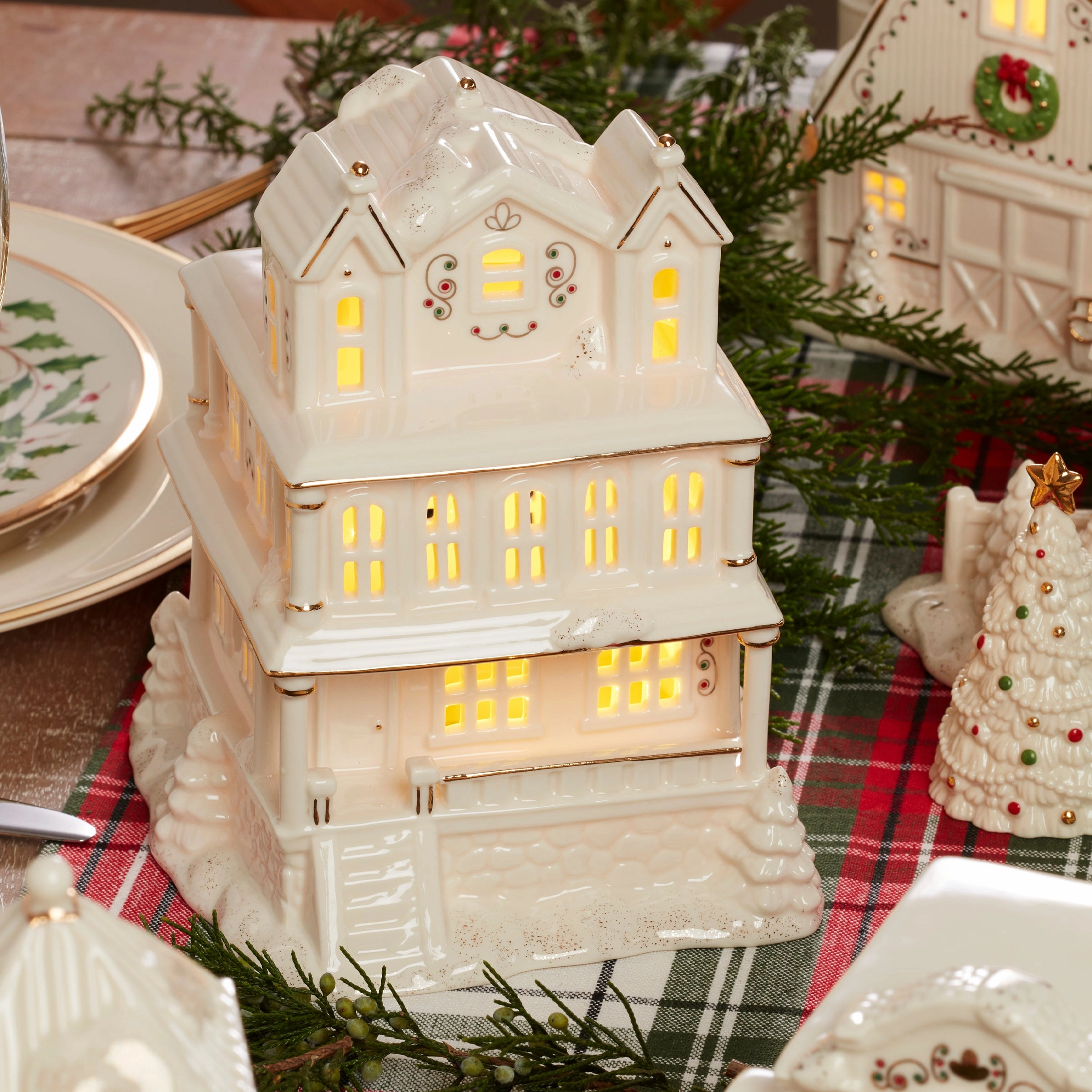 Mistletoe Park Victorian House Lit Figurine