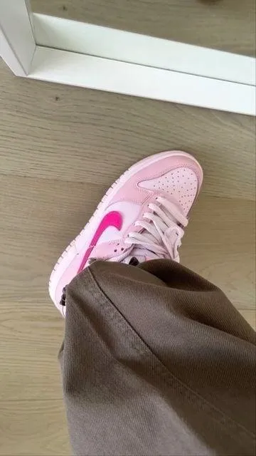 Nike	Sneakers Nike Dunk Low 'Triple Pink' (Barbie)