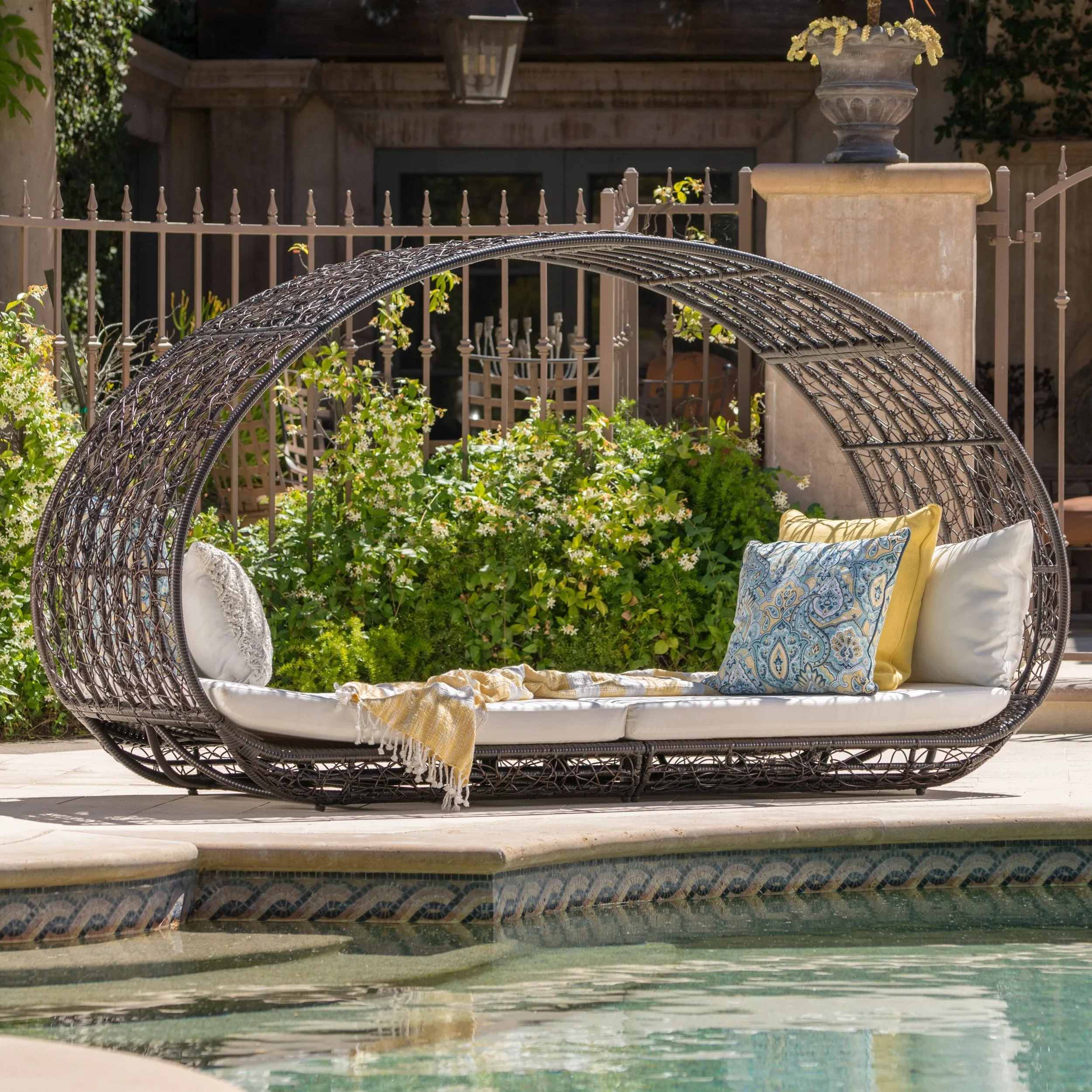 Outdoor Wicker Overhead Canopy Daybed w/ Water Resistant Cushion - NH926003 patio chairs, outdoor seating