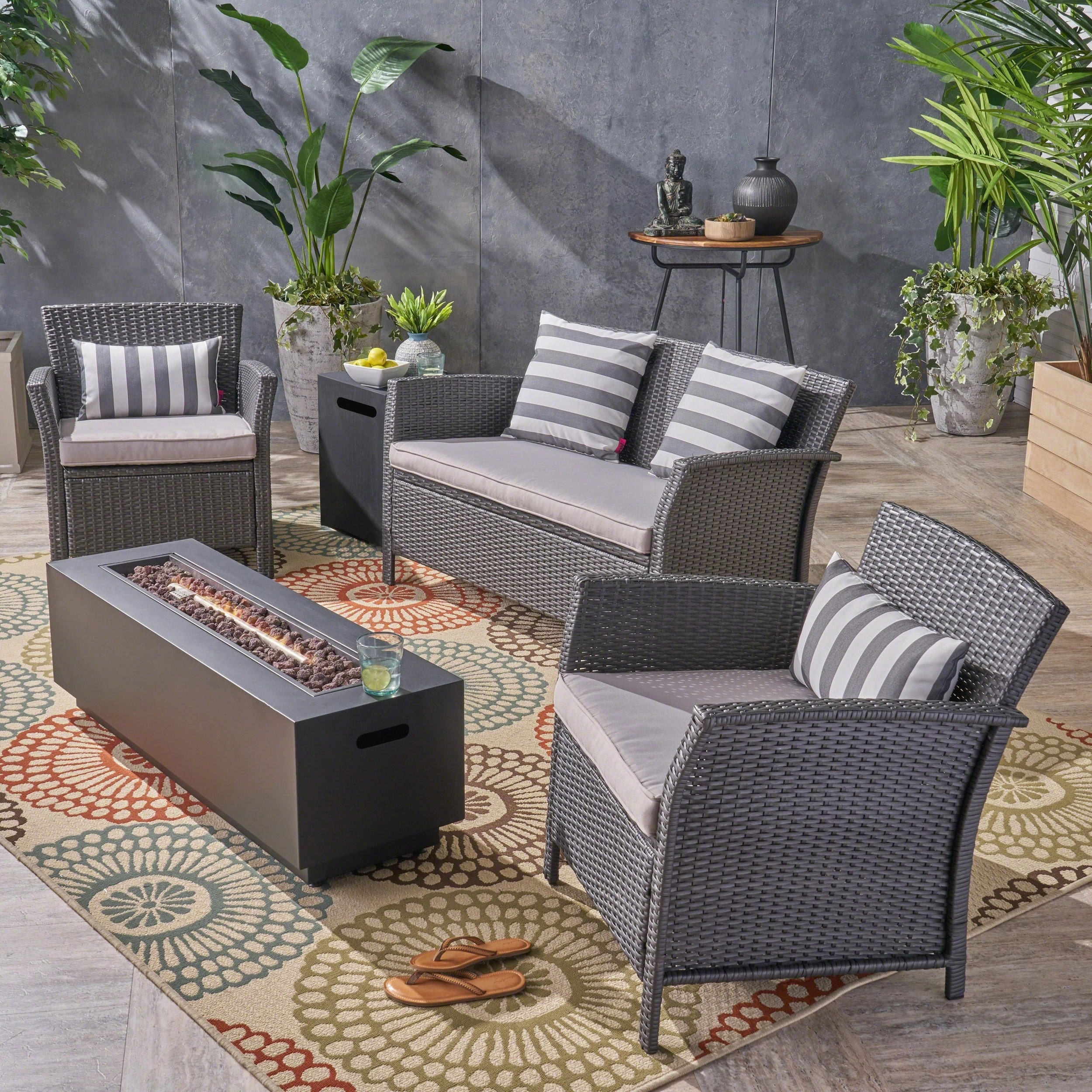 Outdoor 4 Seater Wicker Chat Set with Fire Pit - NH524503