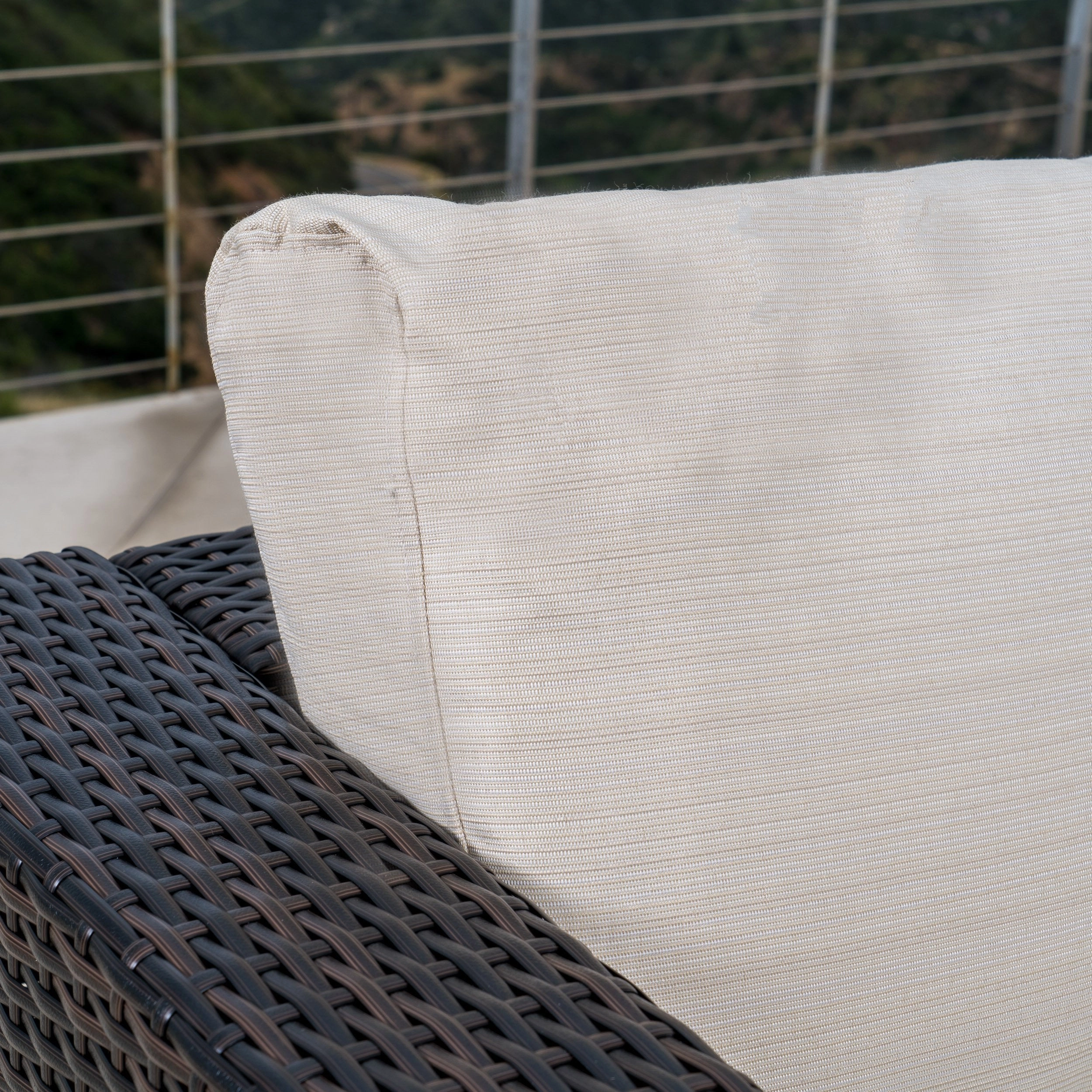 Outdoor Wicker Sectional w/ Cushions - NH805003