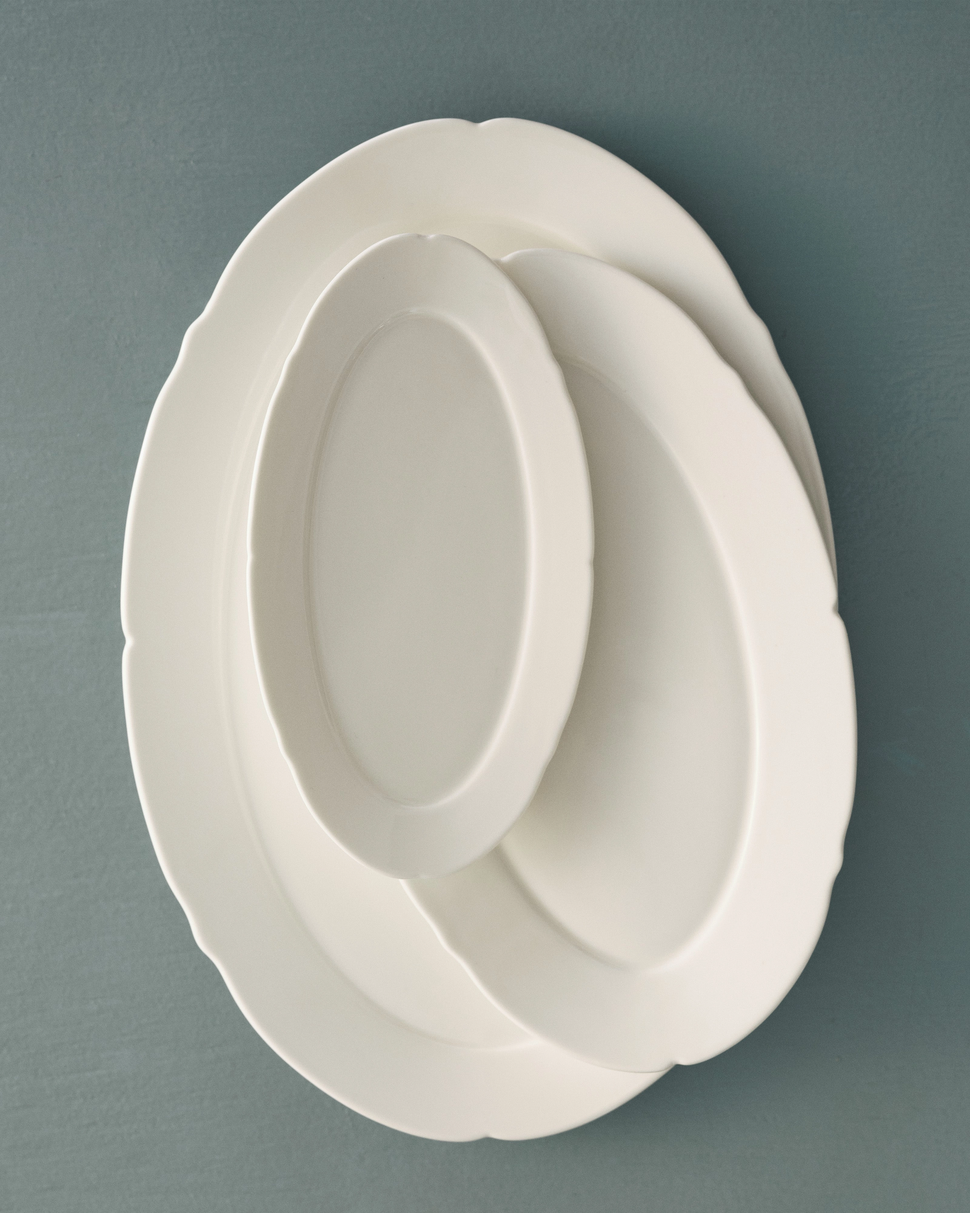 Plate oval L white Silhouette