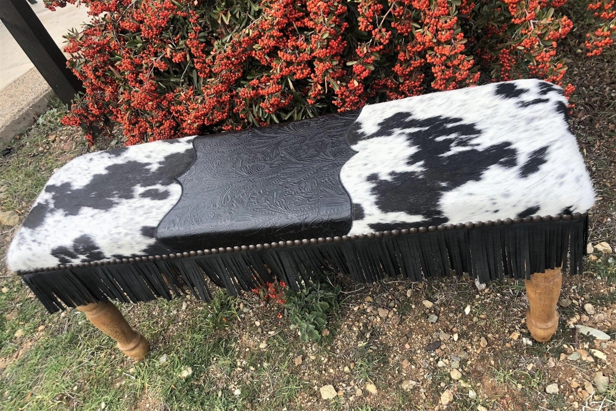 Ranch House Resting Bench - Black & White