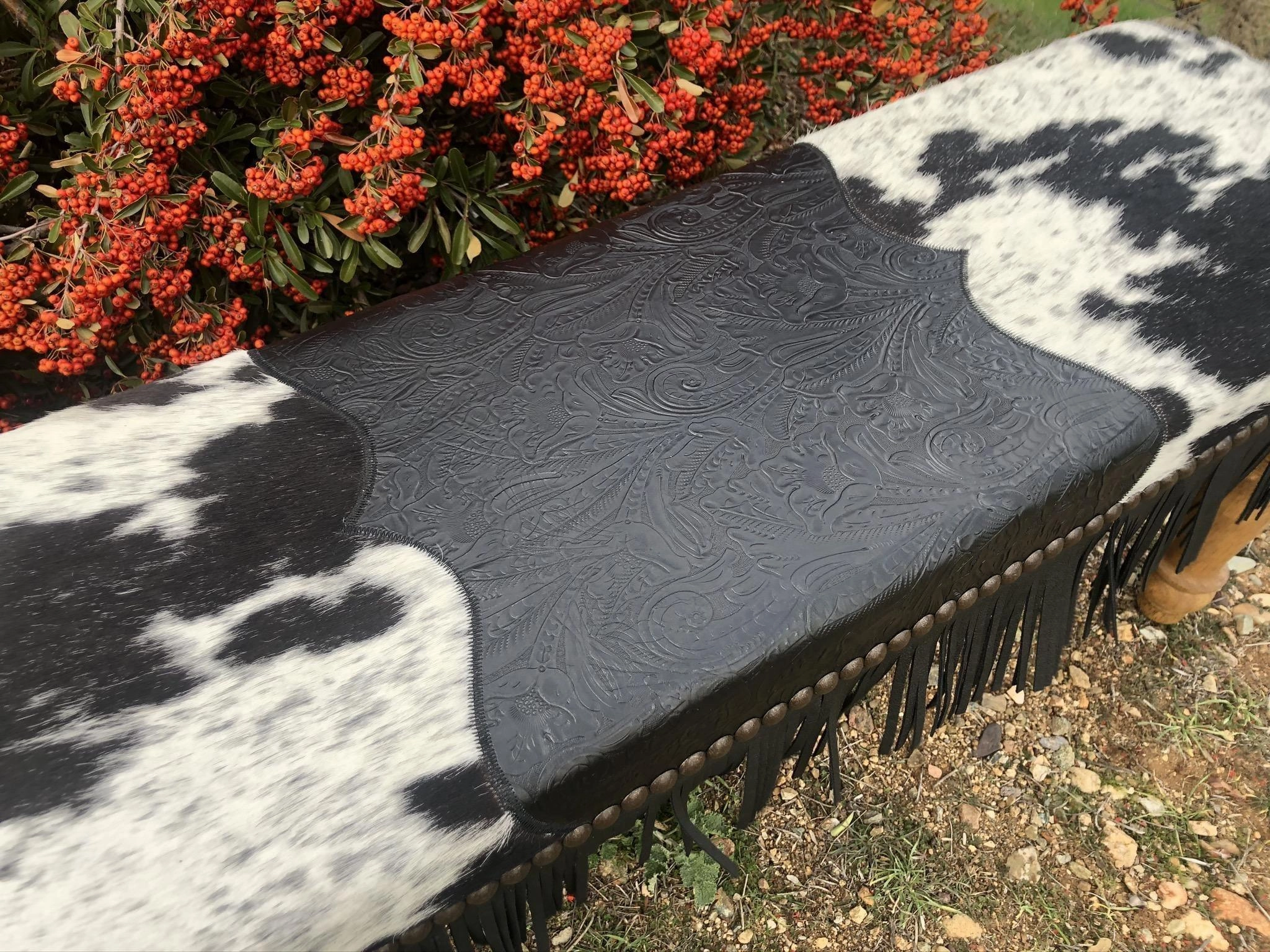 Ranch House Resting Bench - Black & White