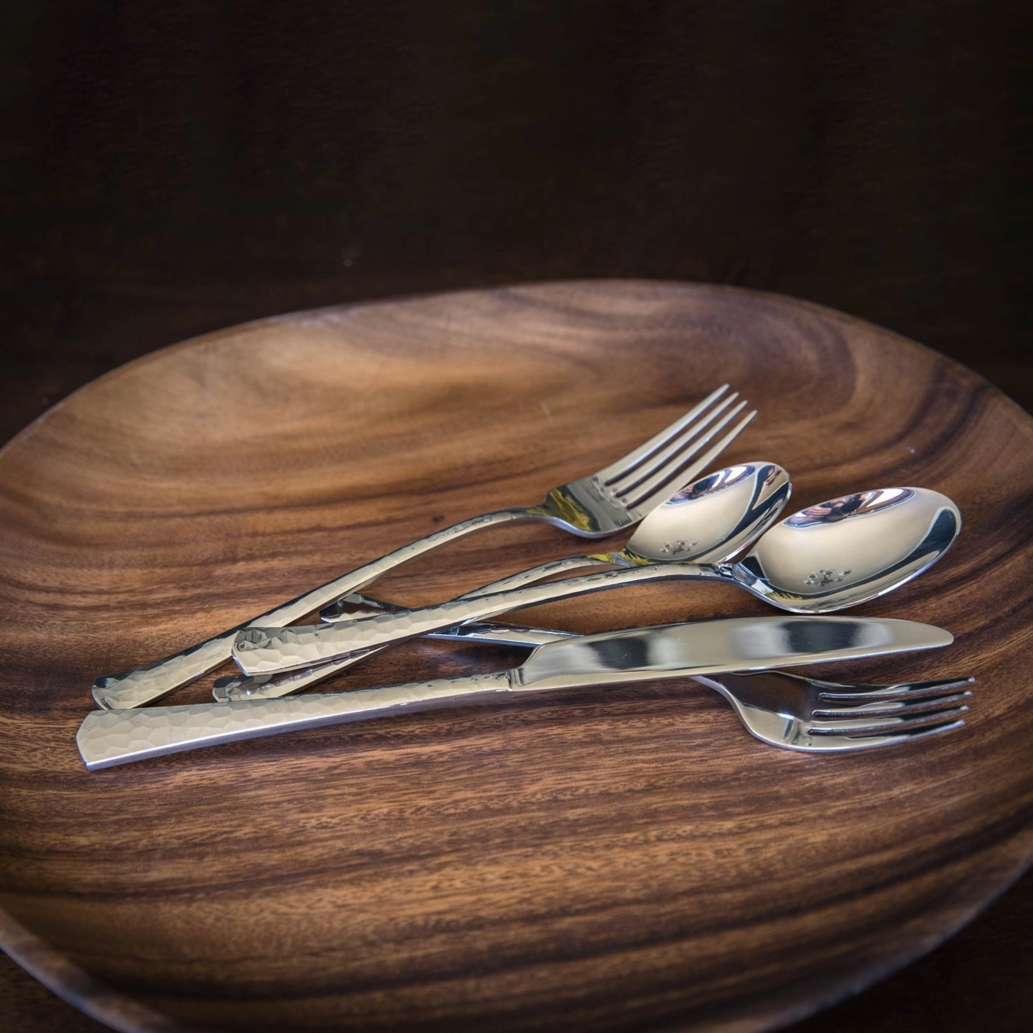 Reagan Mirror Hammered 20 Piece Flatware Set