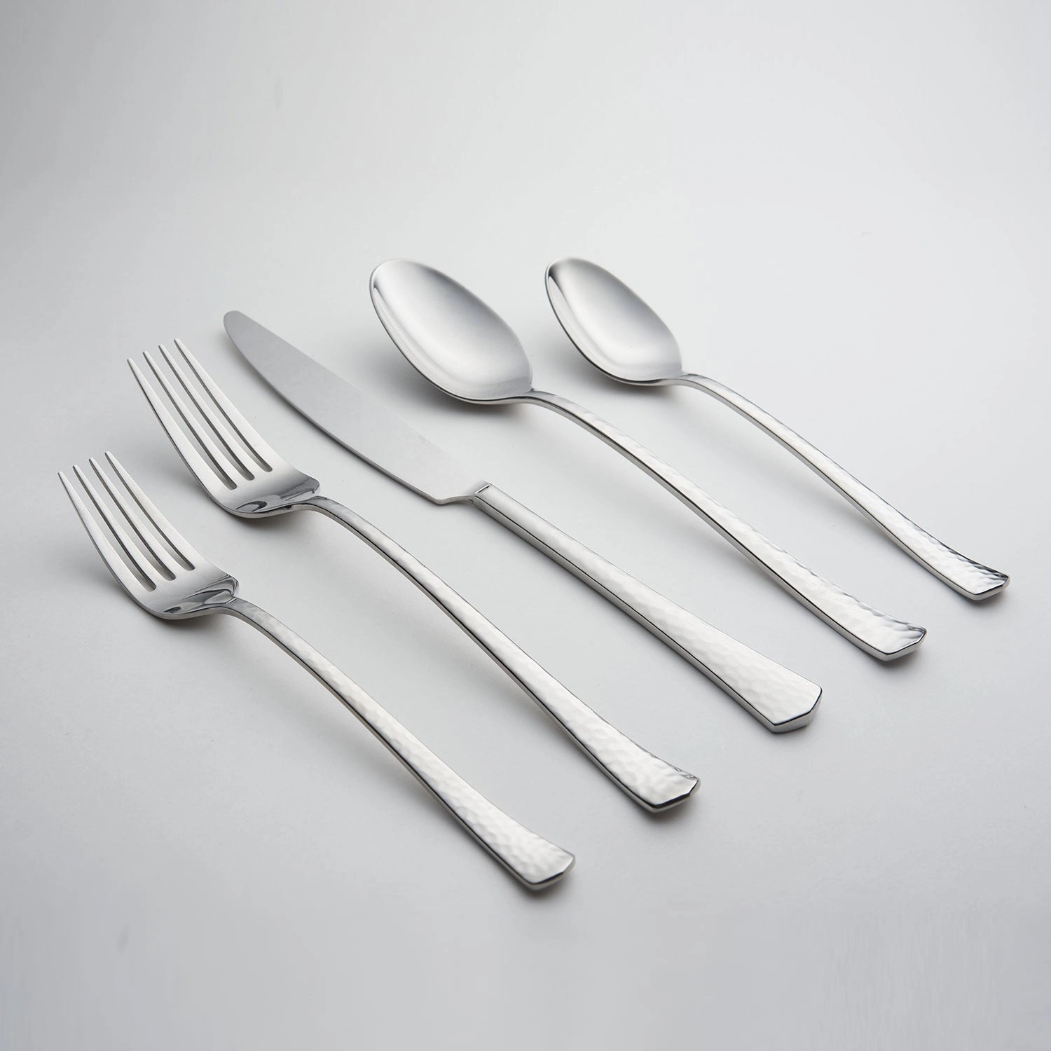 Reagan Mirror Hammered 20 Piece Flatware Set