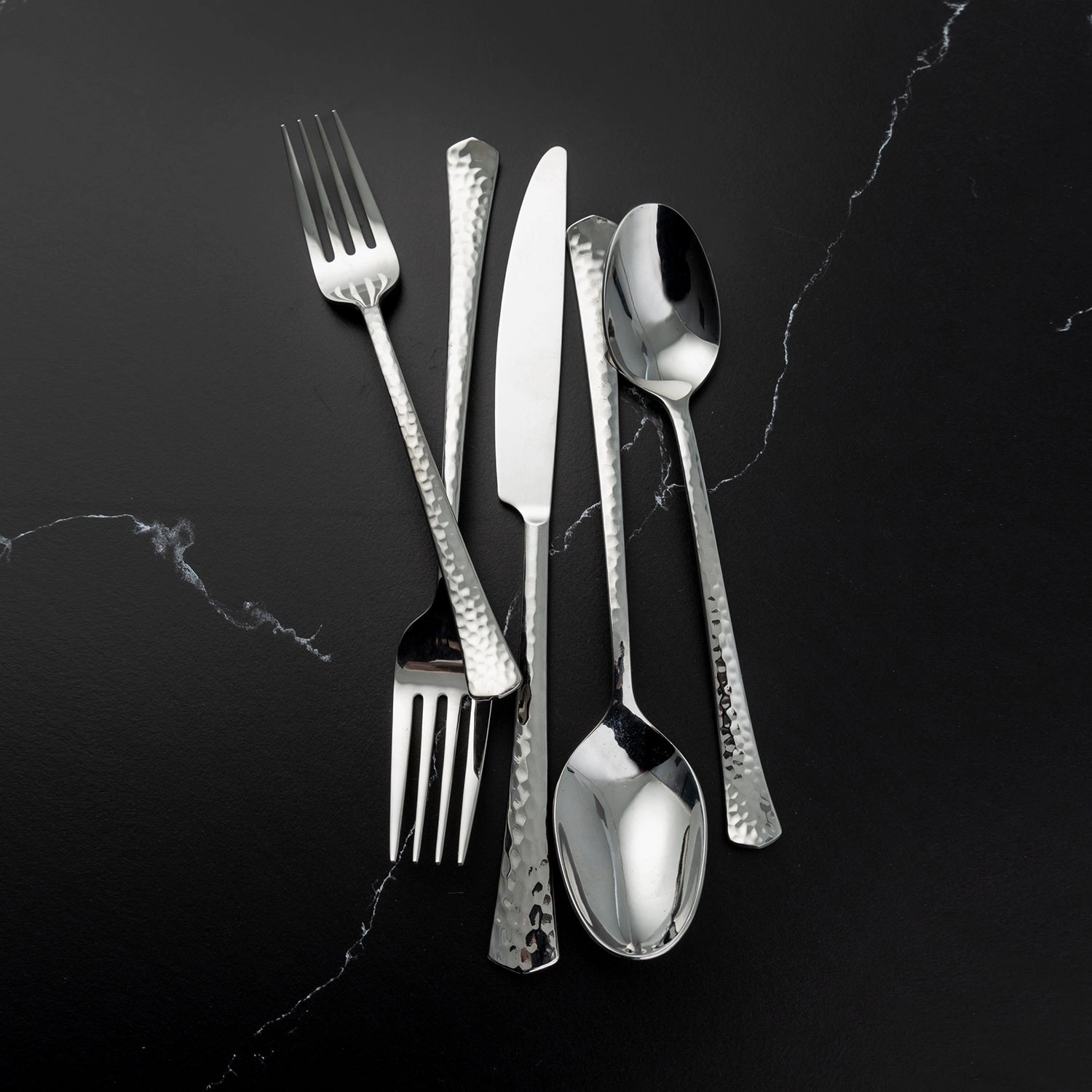 Reagan Mirror Hammered 20 Piece Flatware Set