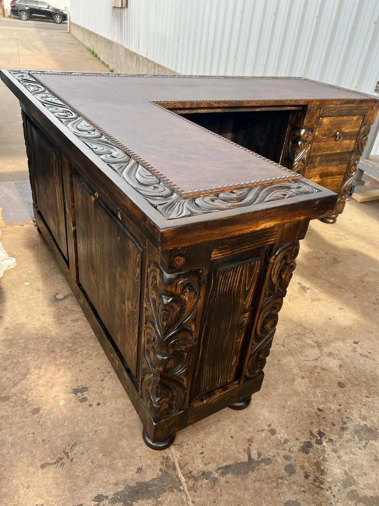 Rustic Leather Top L-Shape Desk gaming chair, computer chair
