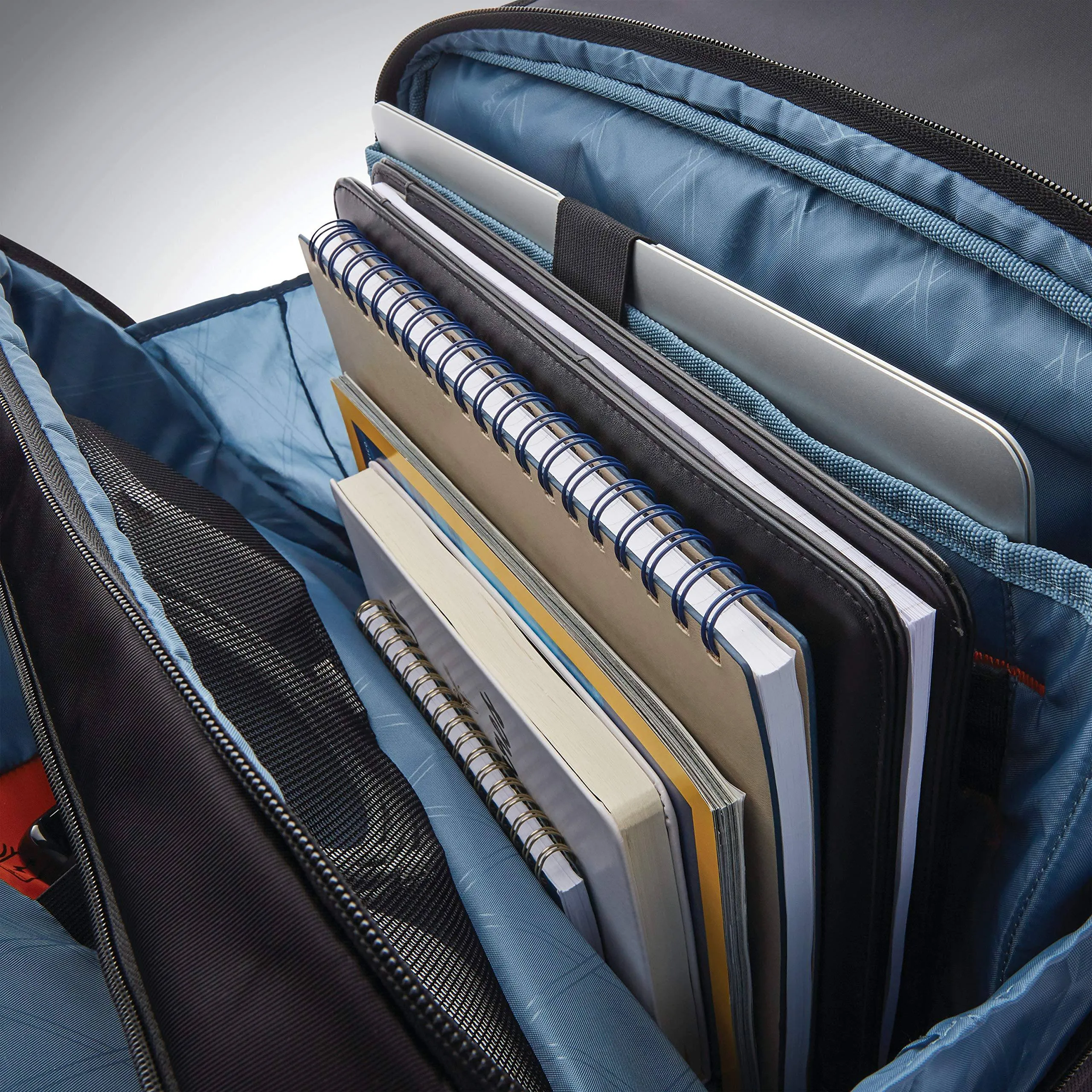 Samsonite PRO 15.6" Slim Messenger Bags Samsonite