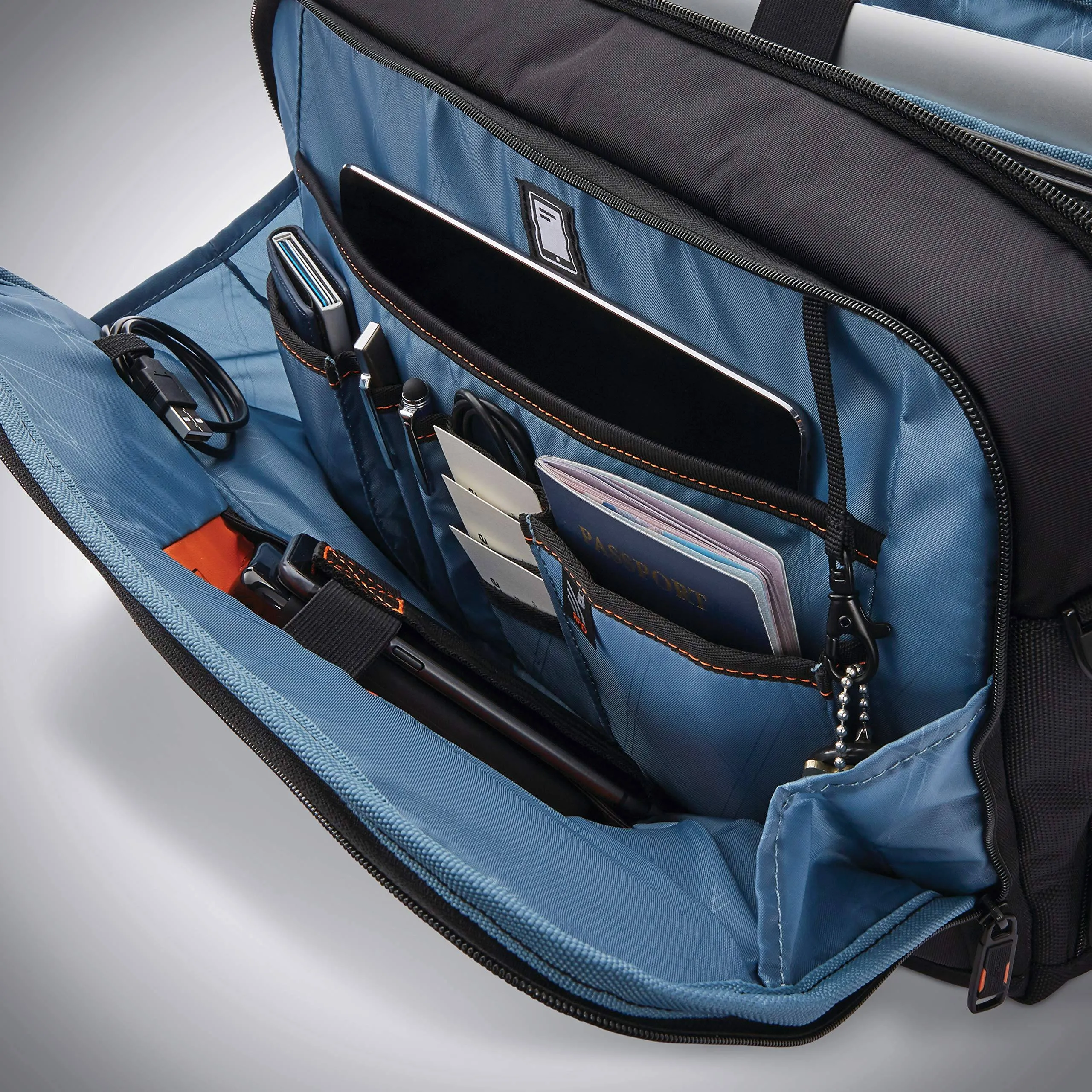 Samsonite PRO 15.6" Slim Messenger Bags Samsonite