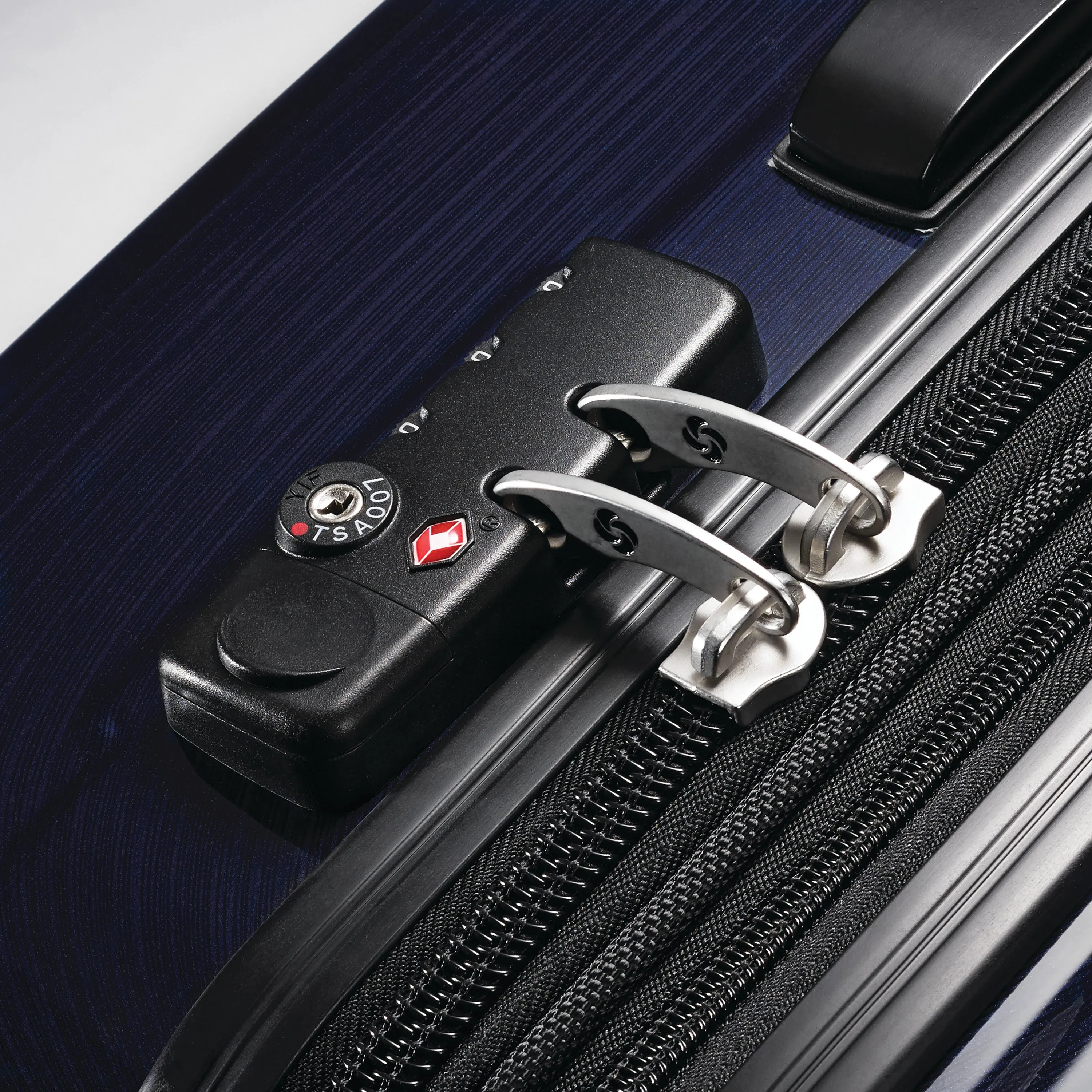 Samsonite Winfield 2 24" 4-Wheel Medium Luggage Bags Samsonite