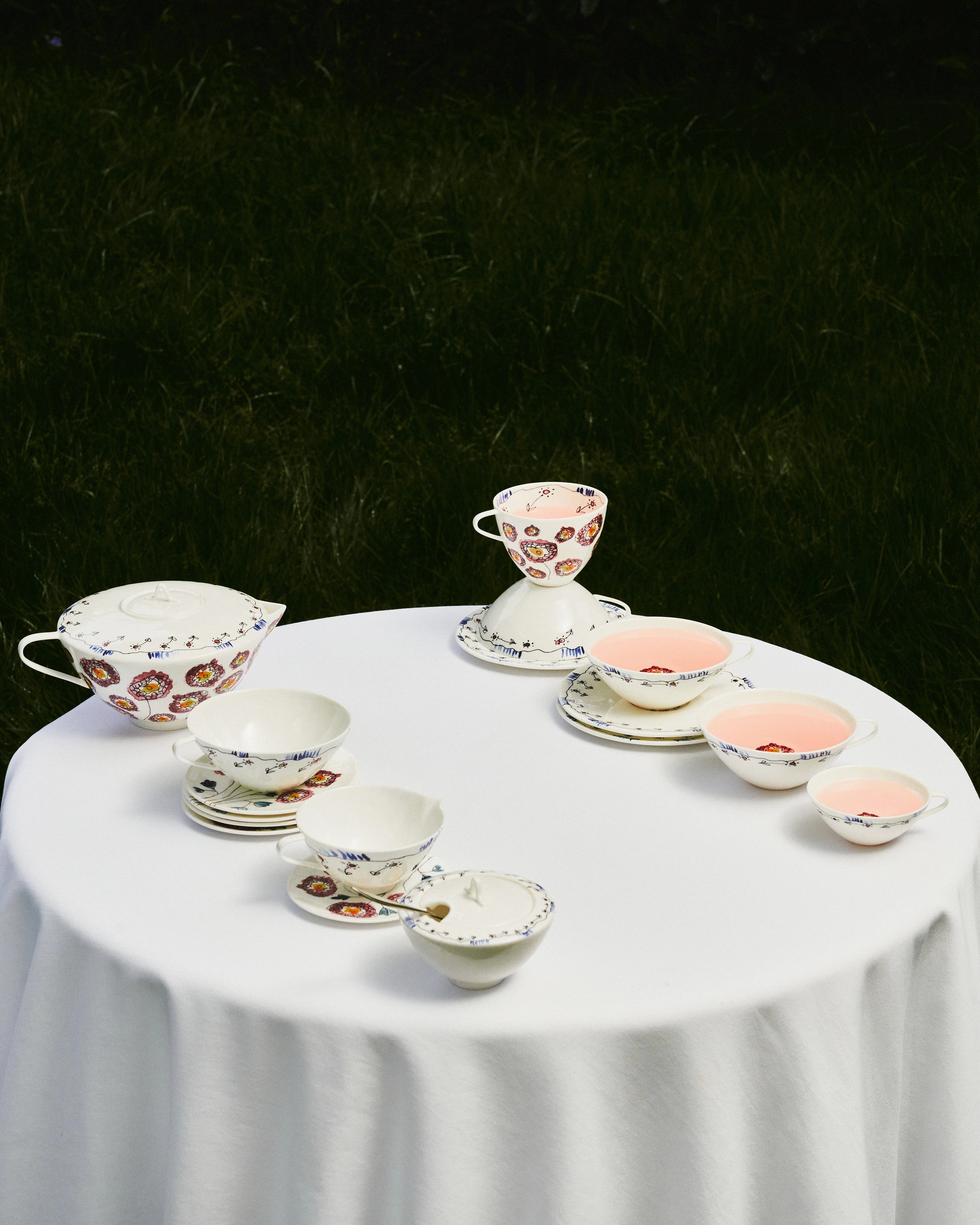 Saucer cappuccino cup Anemone milk Midnight Flowers
