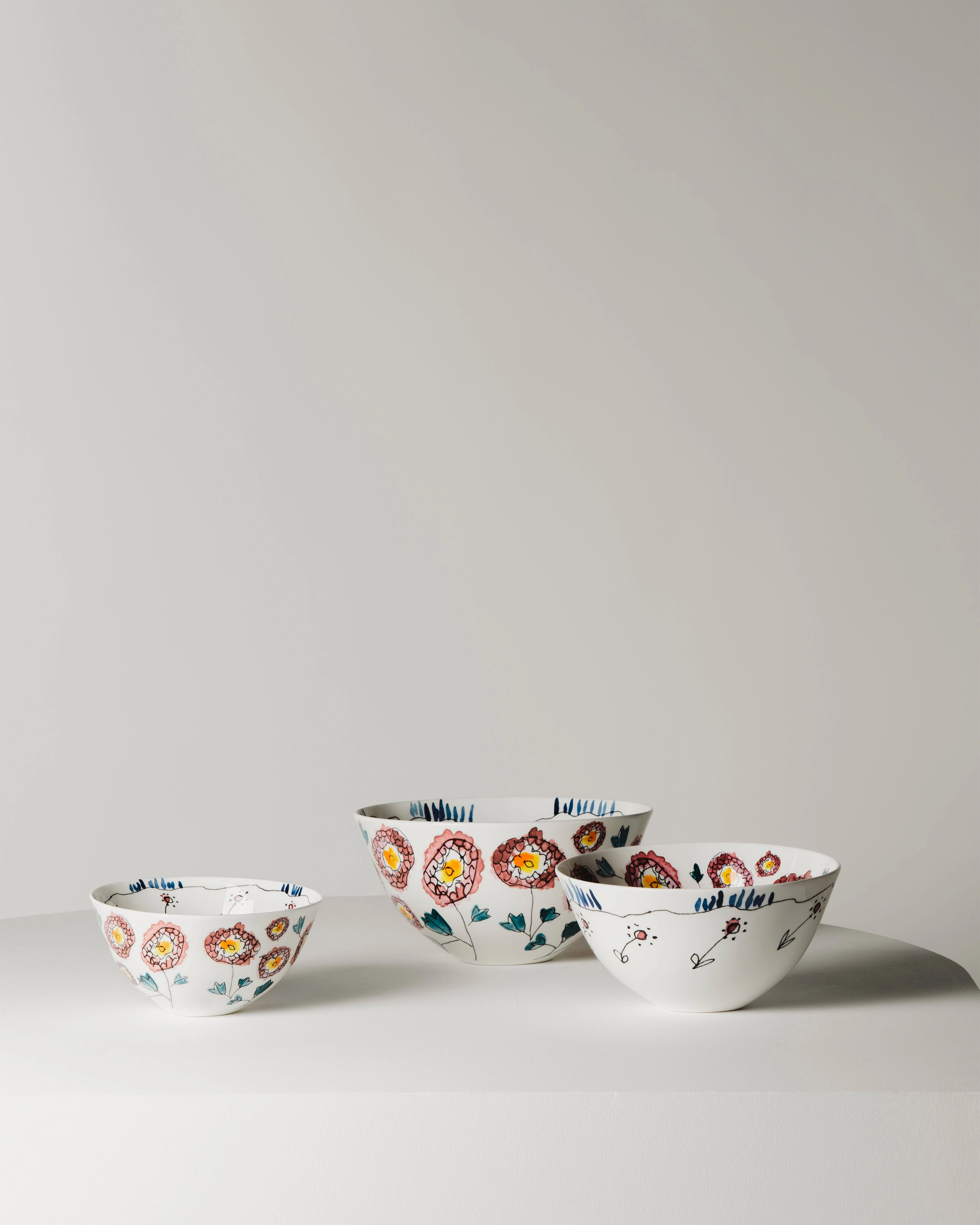 Serving bowl M Anemone milk Midnight Flowers