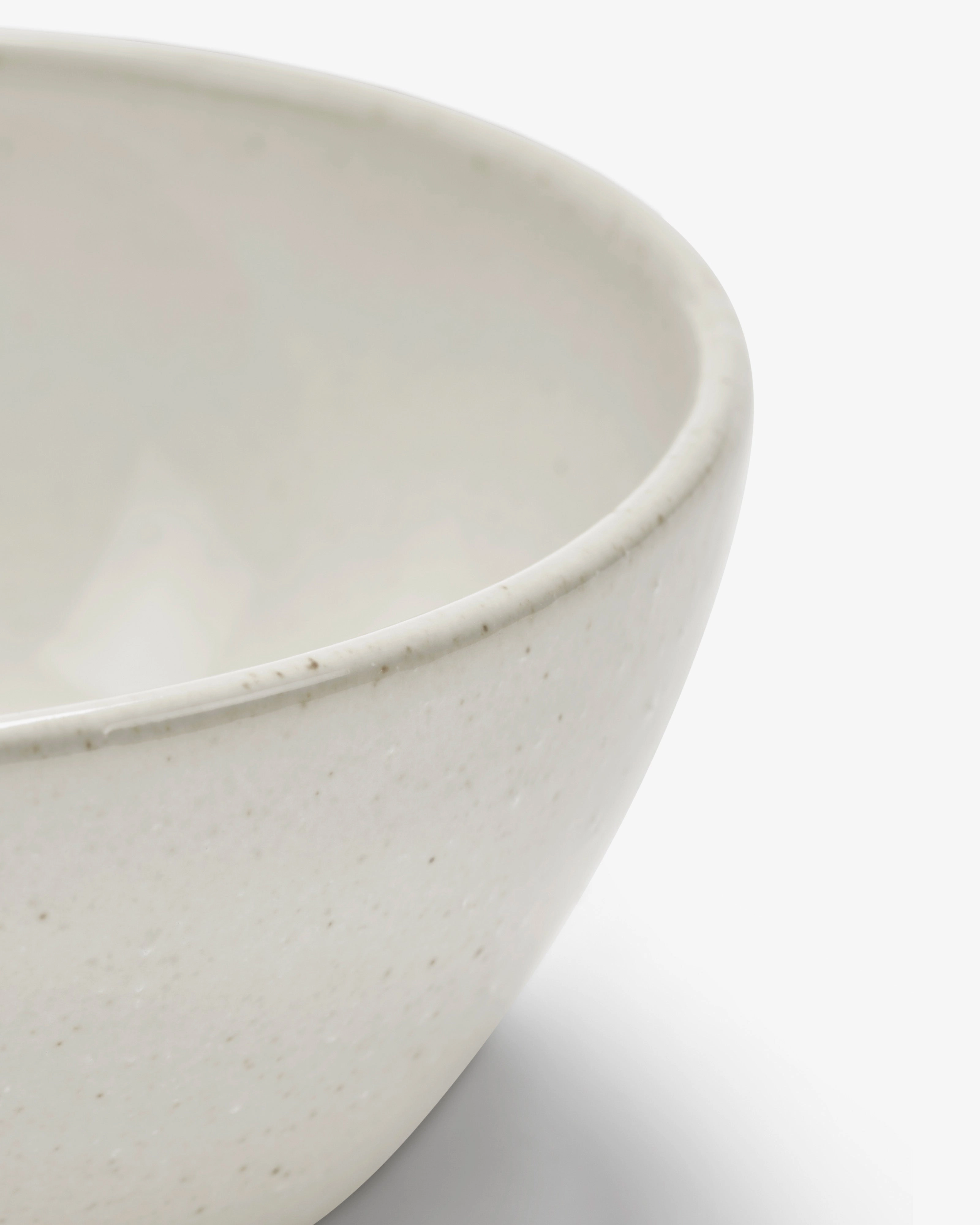 Serving bowl off-white Out of lines