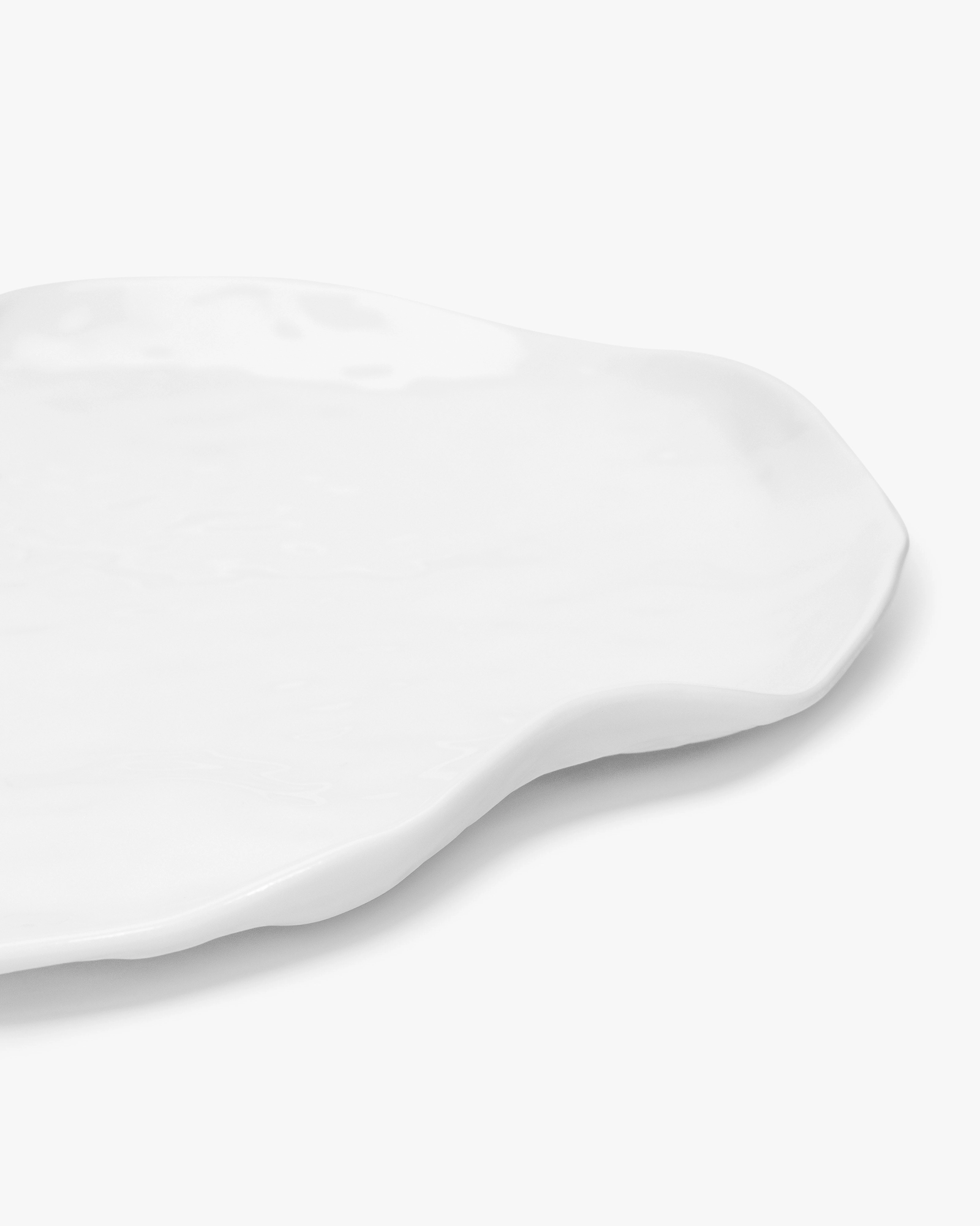 Serving plate Eb and flood white Perfect Imperfection